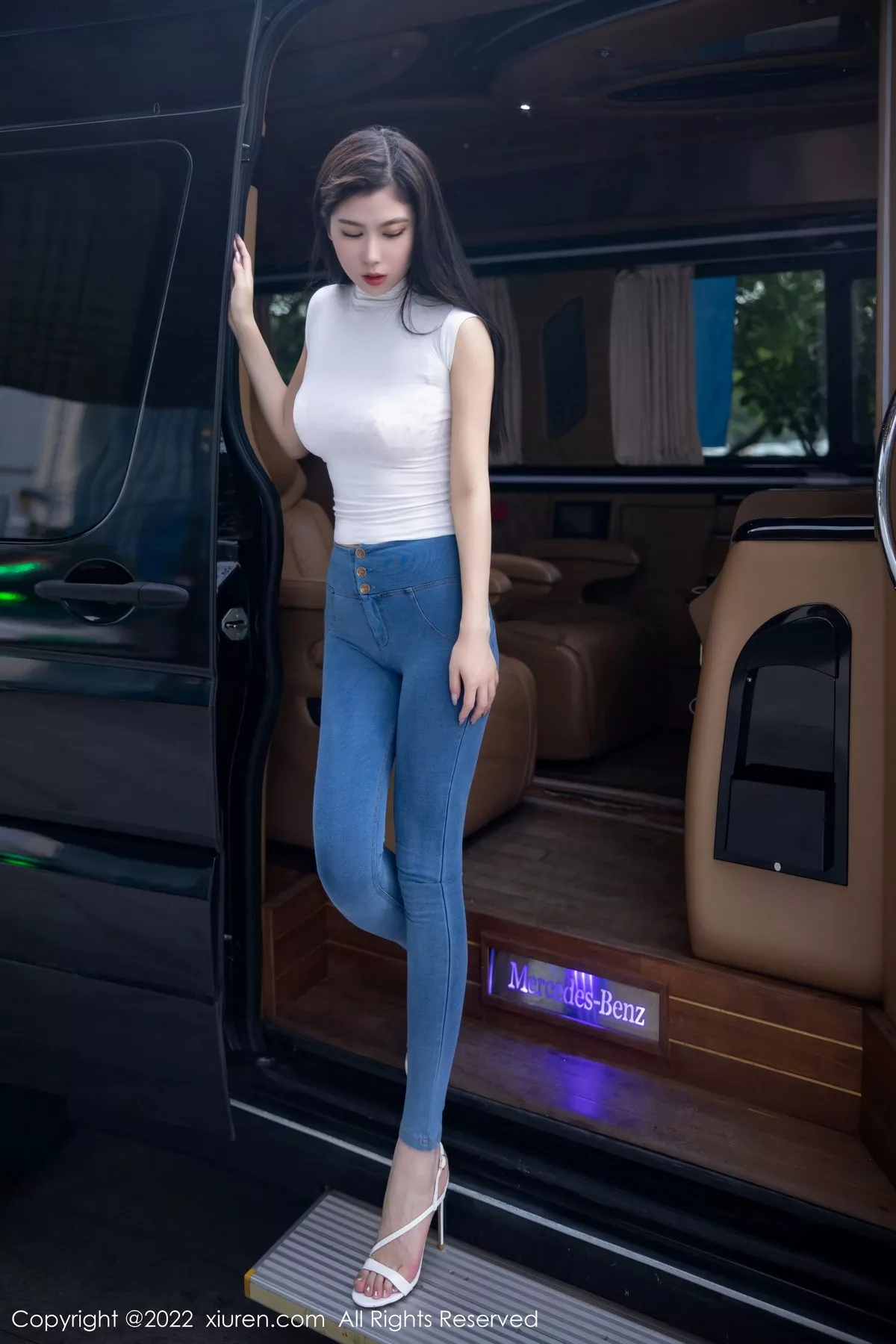 秀人集.com_[XiuRen秀人网]No.5677_模特李雅柔白色紧身上衣配蓝色牛仔裤露浅色内衣高挑迷人写真84P