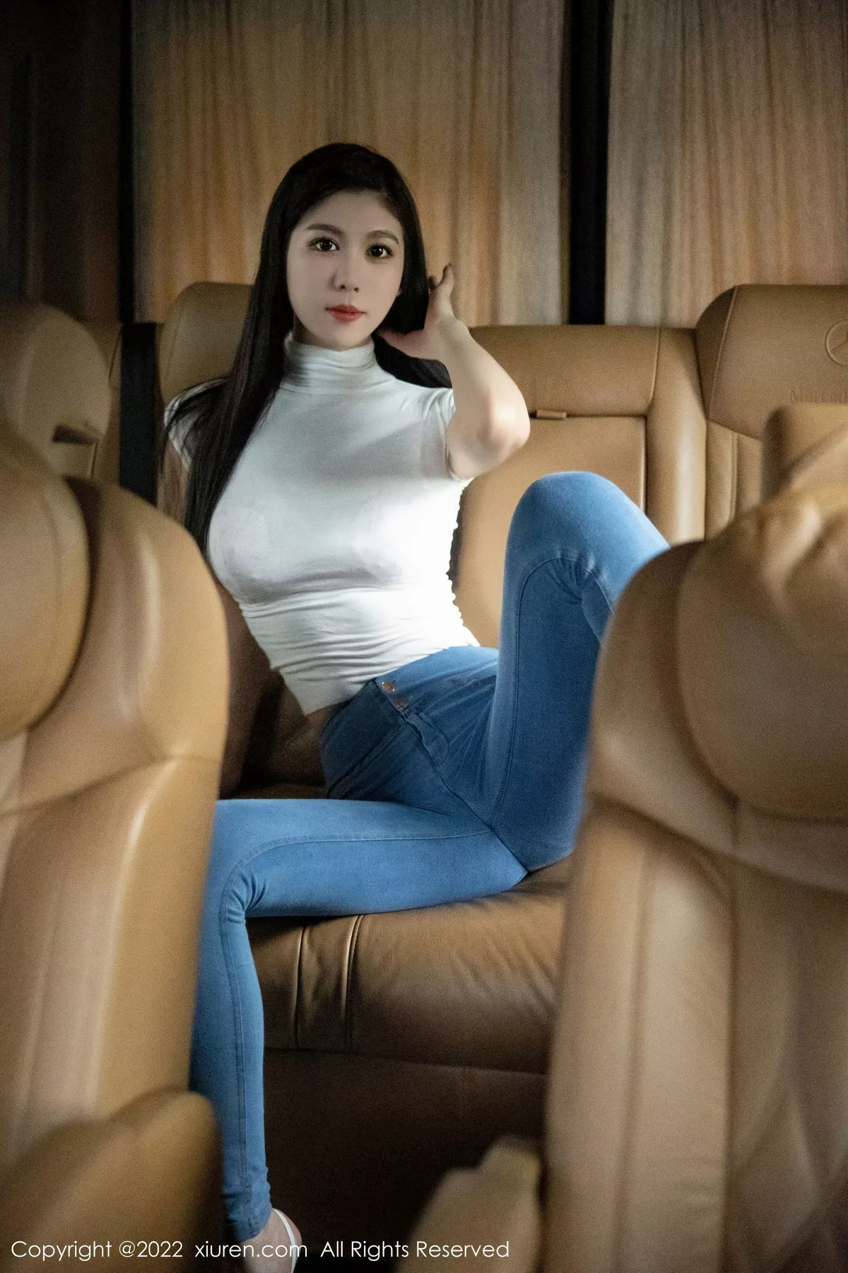 秀人集.com_[XiuRen秀人网]No.5677_模特李雅柔白色紧身上衣配蓝色牛仔裤露浅色内衣高挑迷人写真84P
