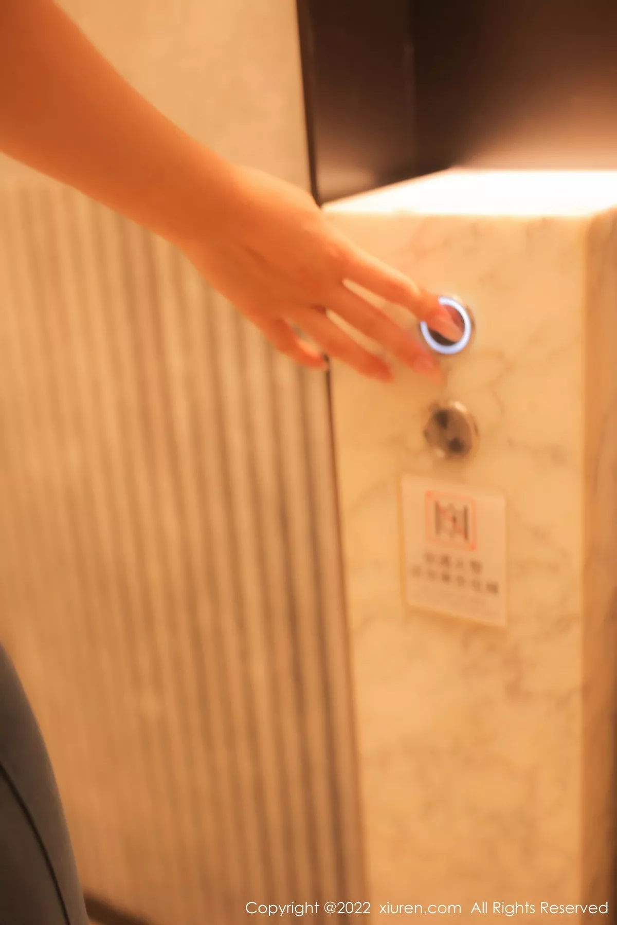 秀人集.com_[XiuRen秀人网]No.5677_模特李雅柔白色紧身上衣配蓝色牛仔裤露浅色内衣高挑迷人写真84P