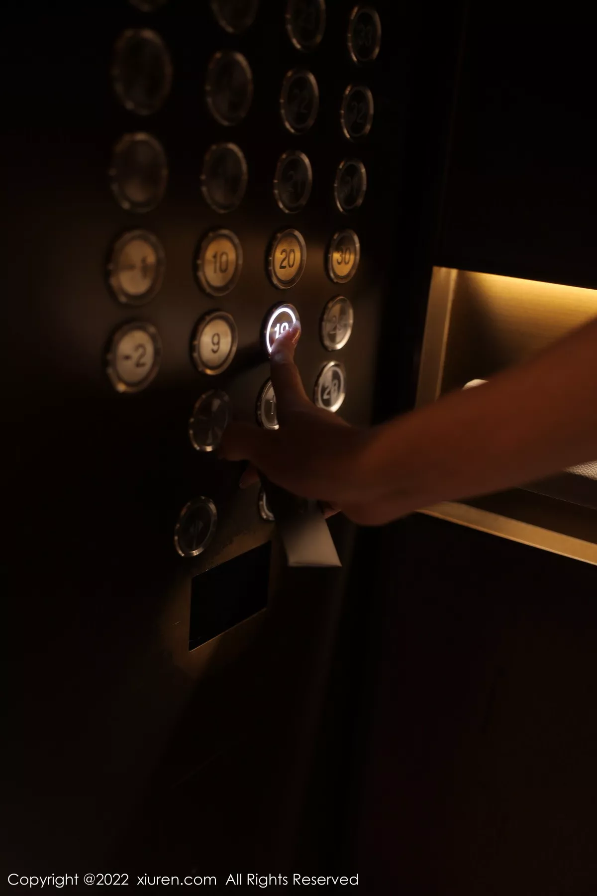 秀人集.com_[XiuRen秀人网]No.5677_模特李雅柔白色紧身上衣配蓝色牛仔裤露浅色内衣高挑迷人写真84P