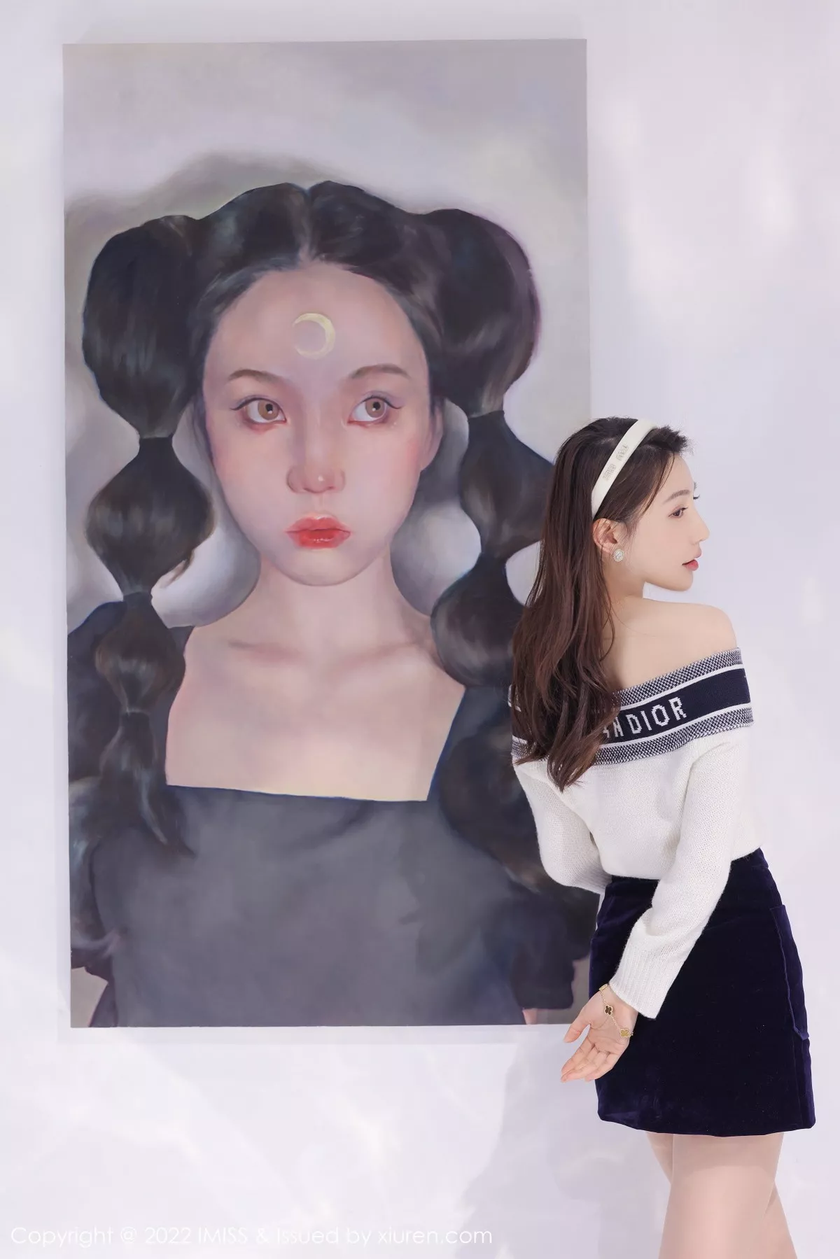 秀人集.com_[IMISS爱蜜社]Vol.704_气质女神Lynn刘奕宁艺术工作室低胸服饰配黑短裙性感迷人写真22P