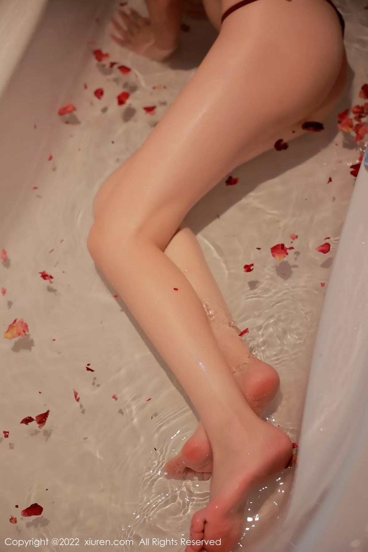 秀人集.com_[XiuRen秀人网]No.5682_模特hebe韩心雨香格里拉旅拍橙灰色比基尼秀完美身材诱惑写真63P