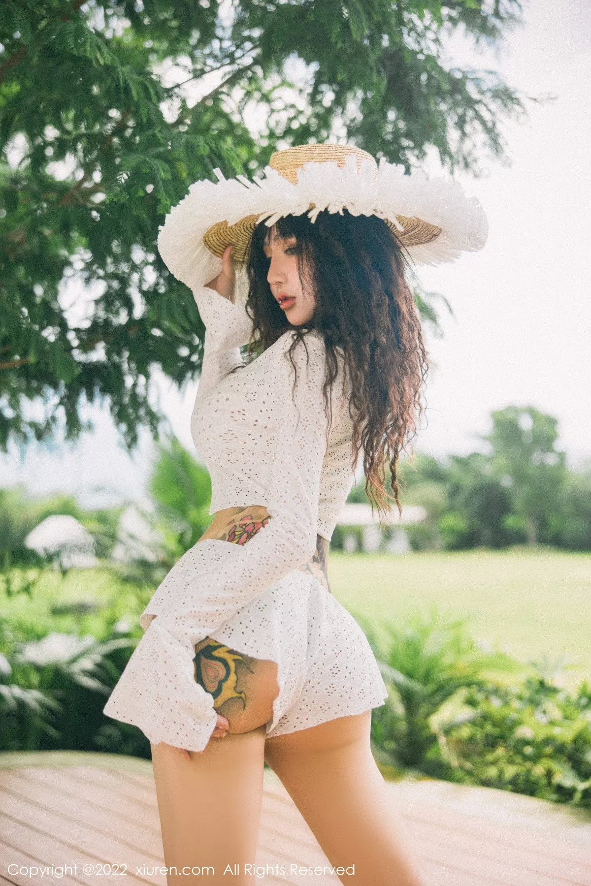 秀人集.com_[XiuRen秀人网]No.5683_模特文静儿户外性感白色缕空服饰秀魔鬼身材浑圆翘臀诱惑写真84P