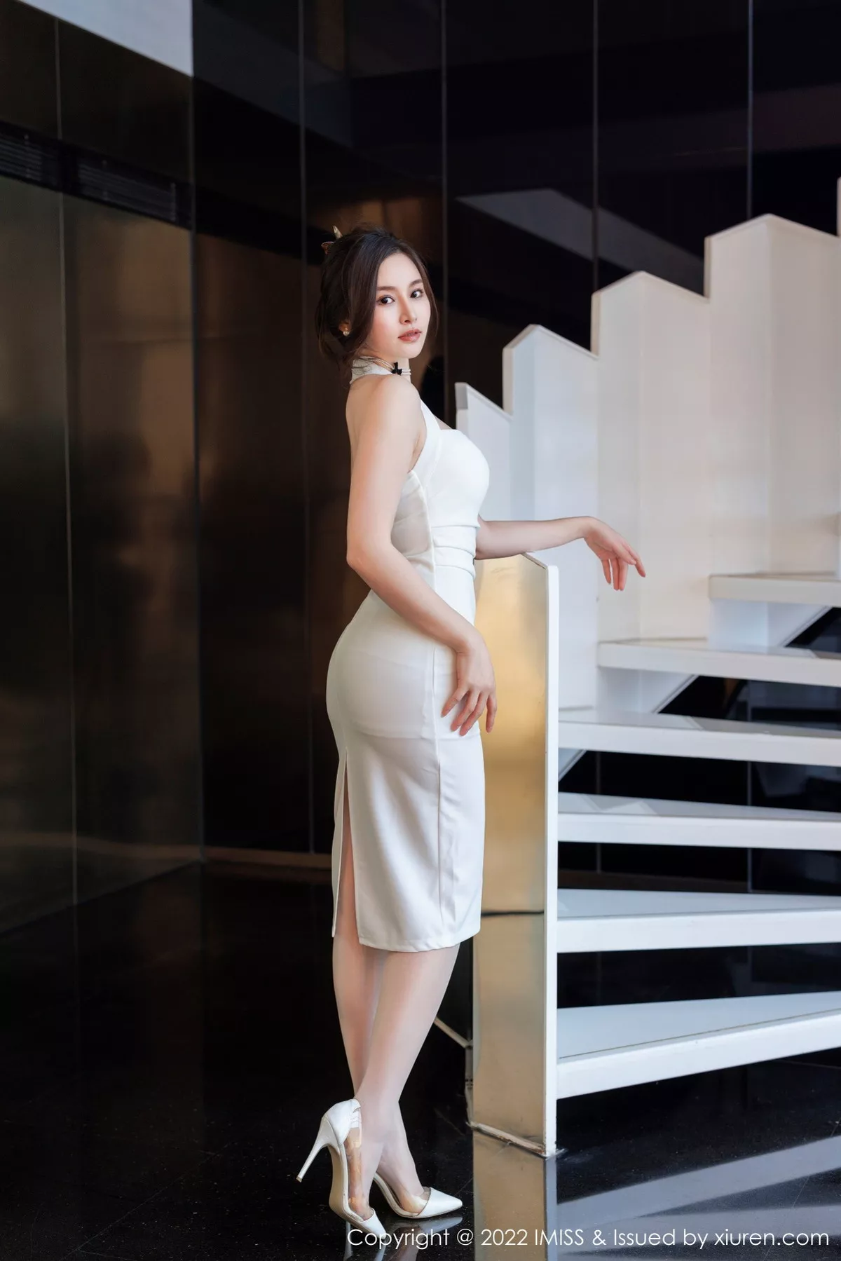 秀人集.com_[IMISS爱蜜社]Vol.705_气质美女Vanessa脱白色连衣长裙露白色内衣配超薄肉丝诱惑写真78P