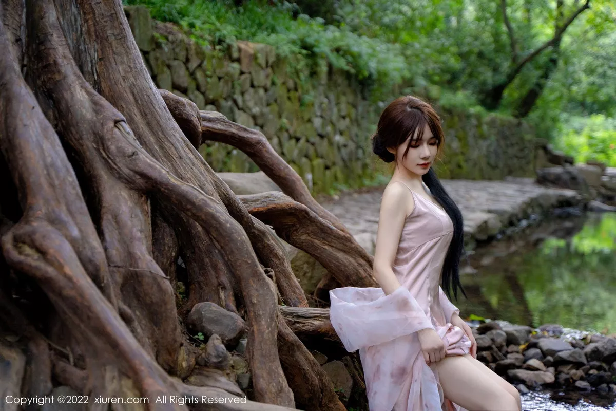 秀人集.com_[XiuRen秀人网]No.5690_模特婠婠么户外拍摄性感淡紫色吊带裙秀曼妙身材靓丽迷人写真81P