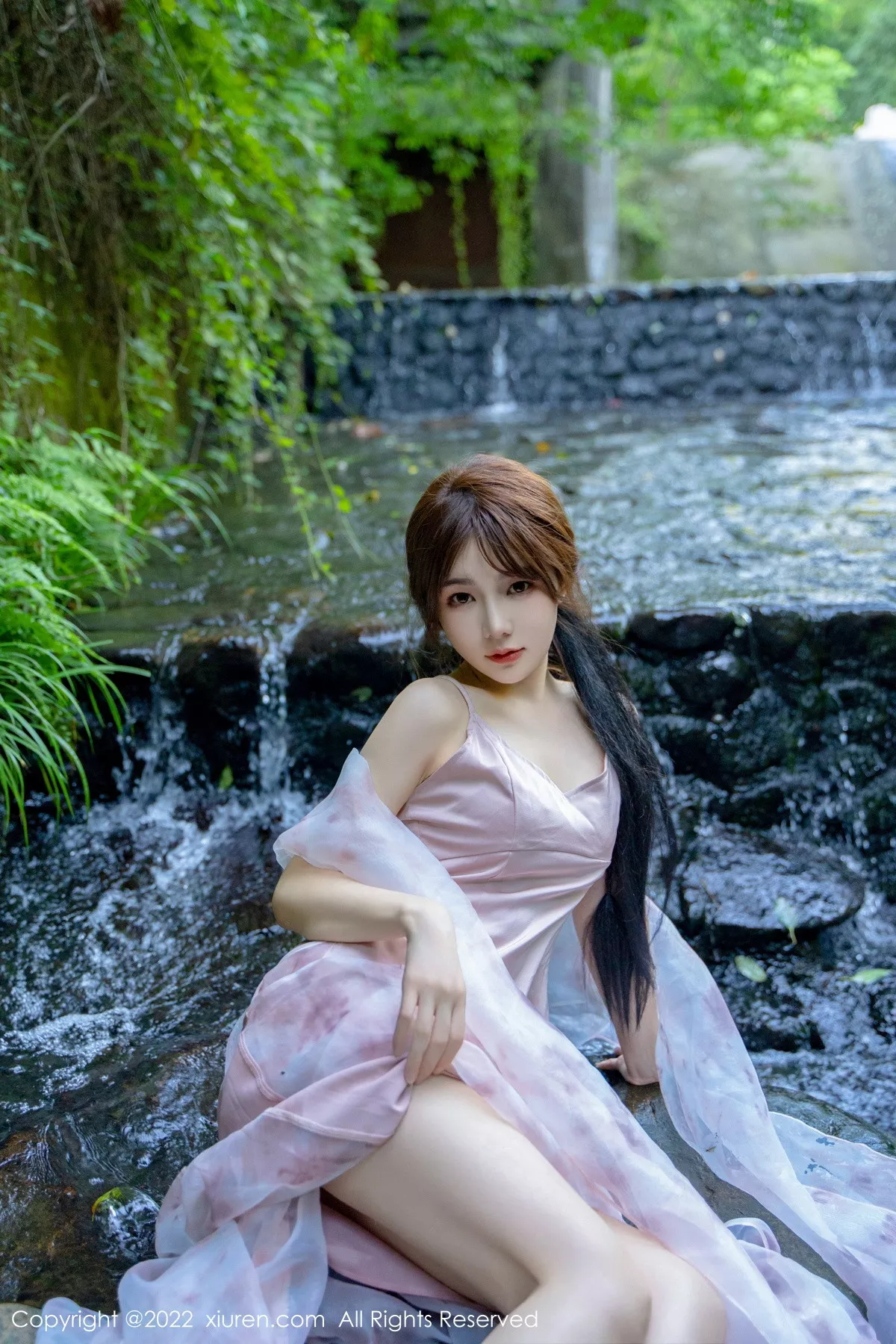 秀人集.com_[XiuRen秀人网]No.5690_模特婠婠么户外拍摄性感淡紫色吊带裙秀曼妙身材靓丽迷人写真81P