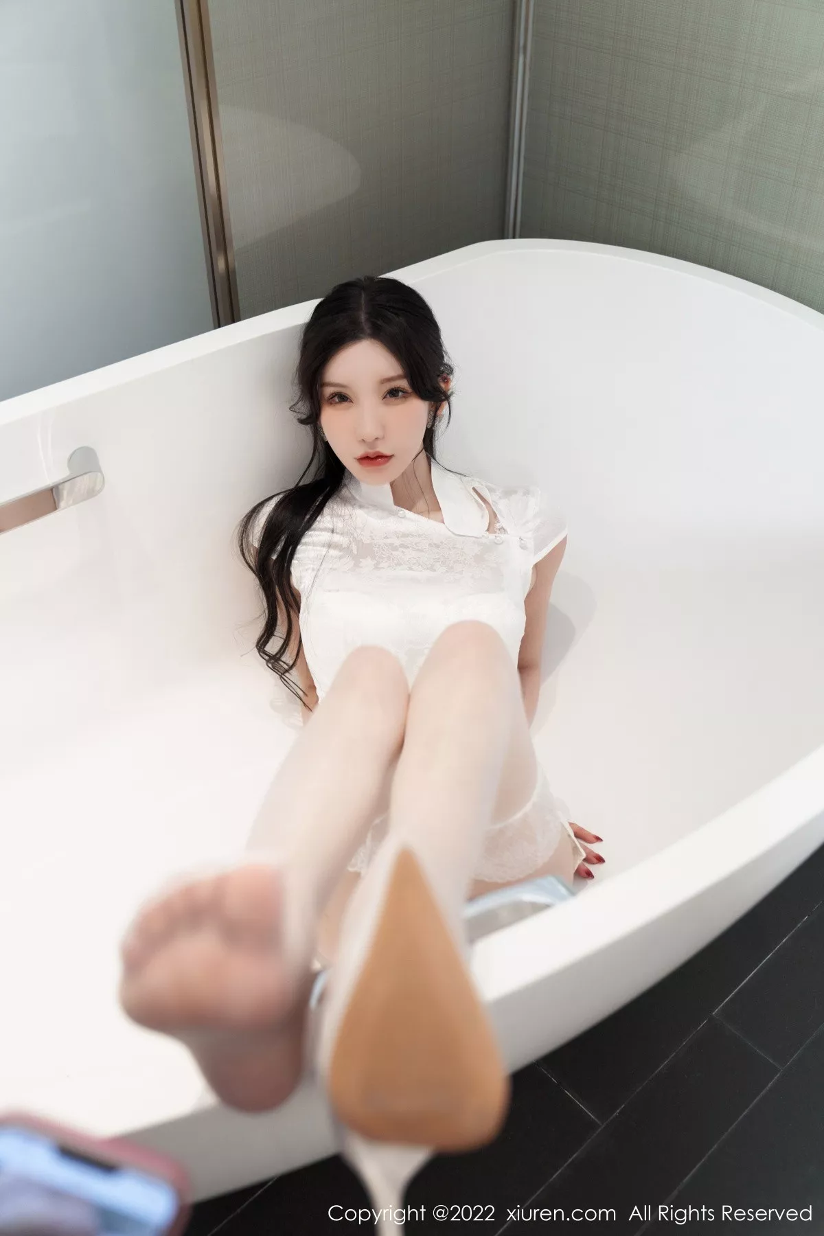 秀人集.com_[XiuRen秀人网]No.5701_女神周于希Sally浴缸场景脱白色旗袍服露白色蕾丝内衣诱惑写真75P