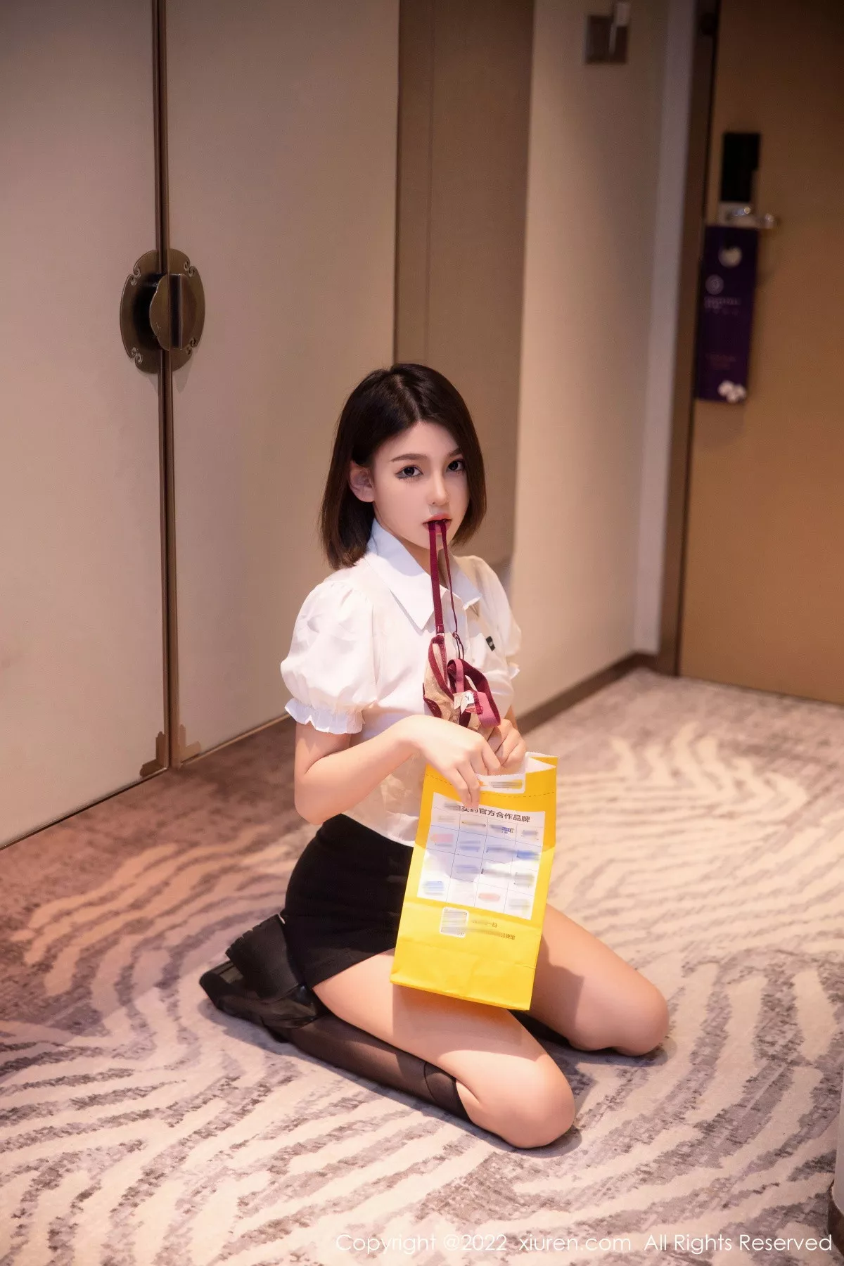 秀人集.com_[XiuRen秀人网]No.5702_新人模特美羊羊宾馆里性感白T配黑短裤露性感薄纱内衣诱惑写真88P