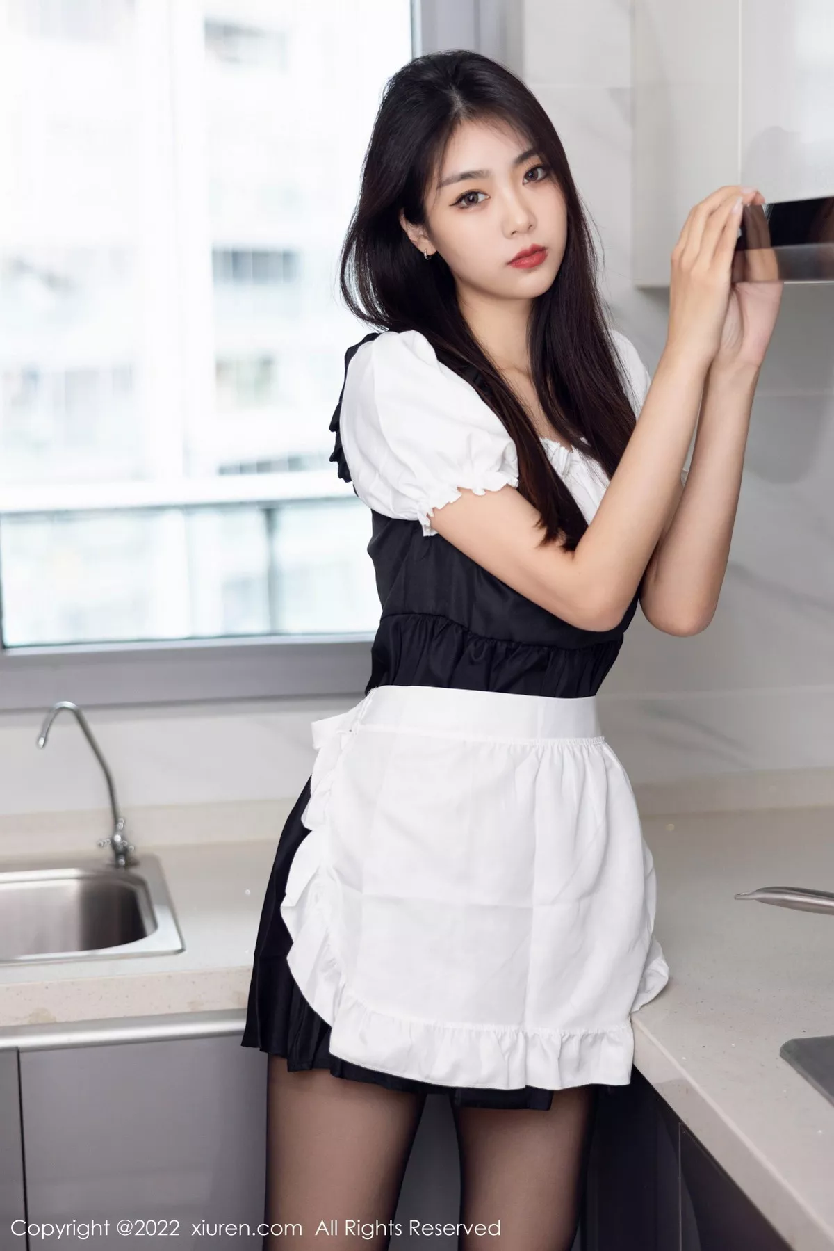 秀人集.com_[XiuRen秀人网]No.5706_模特可乐Vicky黑白拼色厨娘服饰配超薄黑丝秀苗条身材性感写真60P