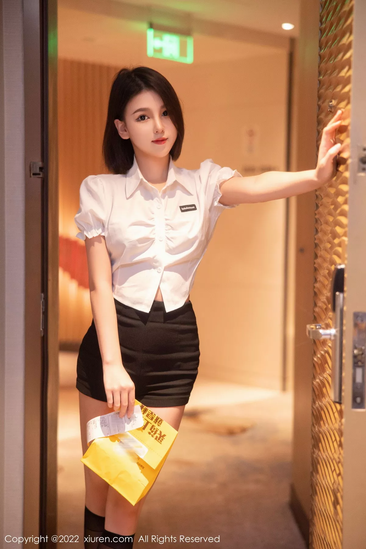 秀人集.com_[XiuRen秀人网]No.5702_新人模特美羊羊宾馆里性感白T配黑短裤露性感薄纱内衣诱惑写真88P