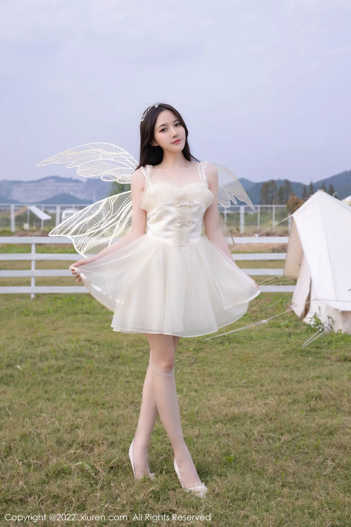 秀人集.com_[XiuRen秀人网]No.5715_模特鱼子酱Fish户外场景性感白色羽翼公主裙配原色丝袜迷人写真82P