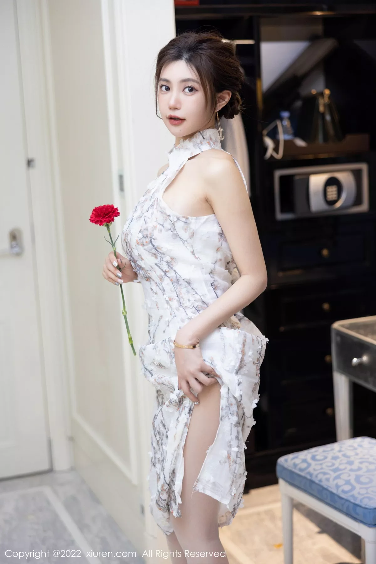 秀人集.com_[XiuRen秀人网]No.5713_女神绮里嘉ula心愿旅拍性感图案旗袍配开档白丝撩人诱惑写真97P