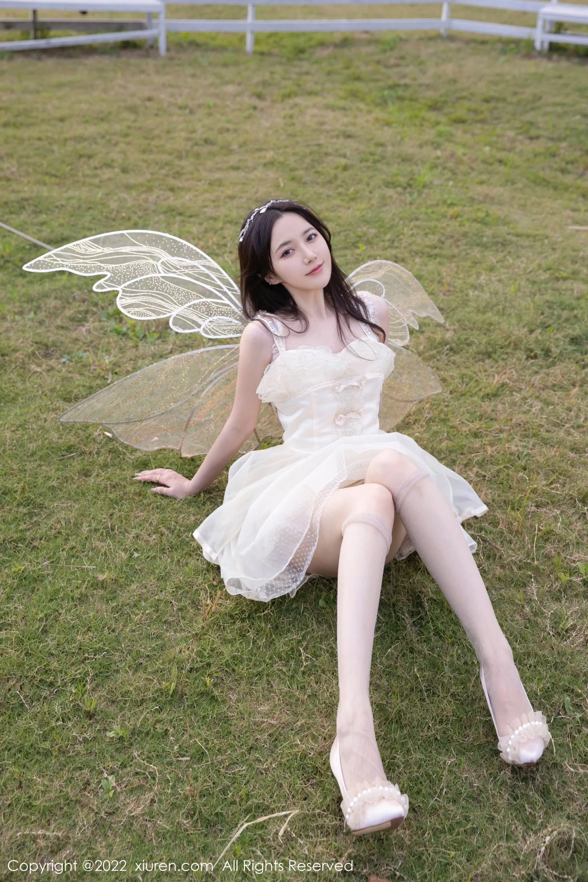 秀人集.com_[XiuRen秀人网]No.5715_模特鱼子酱Fish户外场景性感白色羽翼公主裙配原色丝袜迷人写真82P