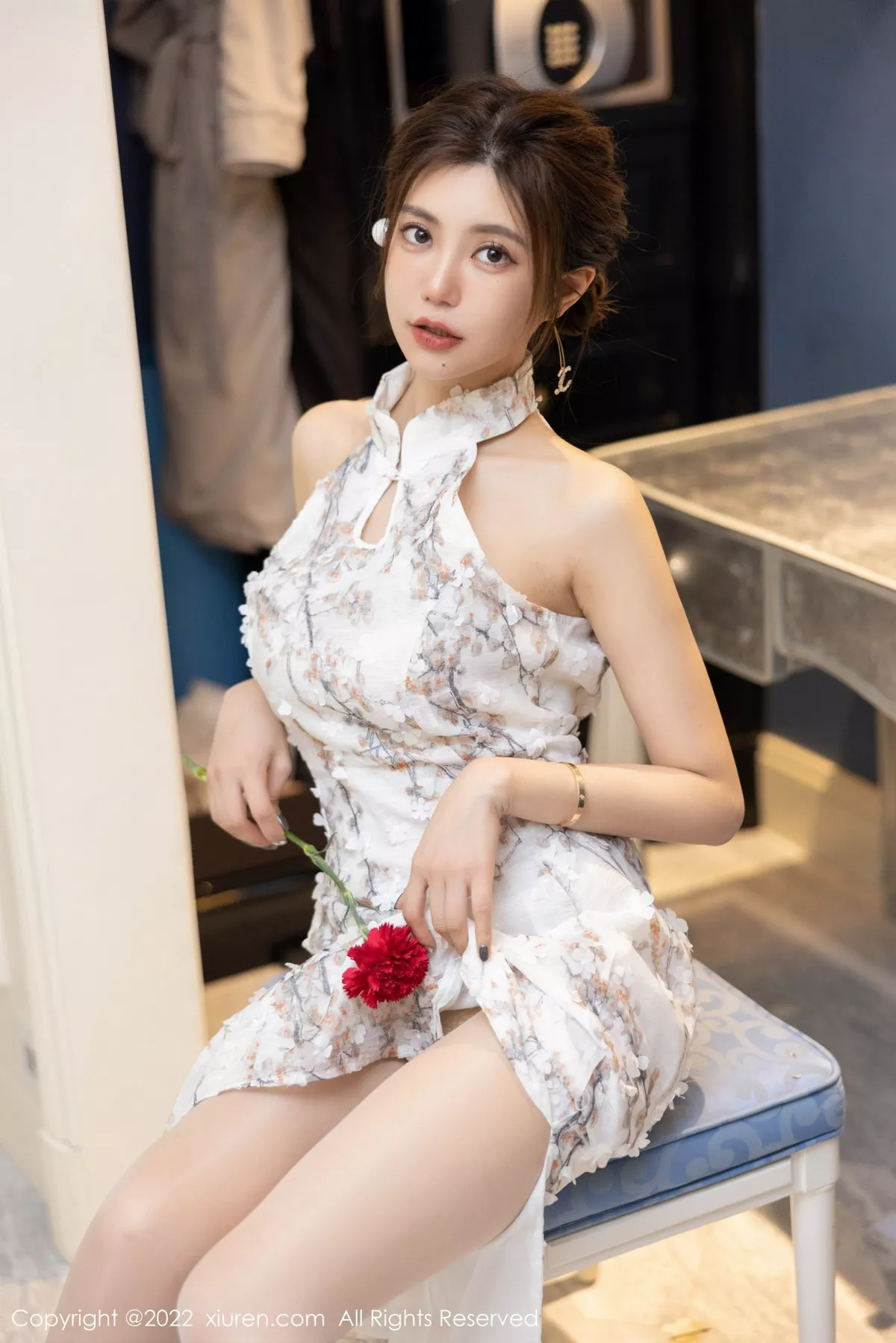 秀人集.com_[XiuRen秀人网]No.5713_女神绮里嘉ula心愿旅拍性感图案旗袍配开档白丝撩人诱惑写真97P