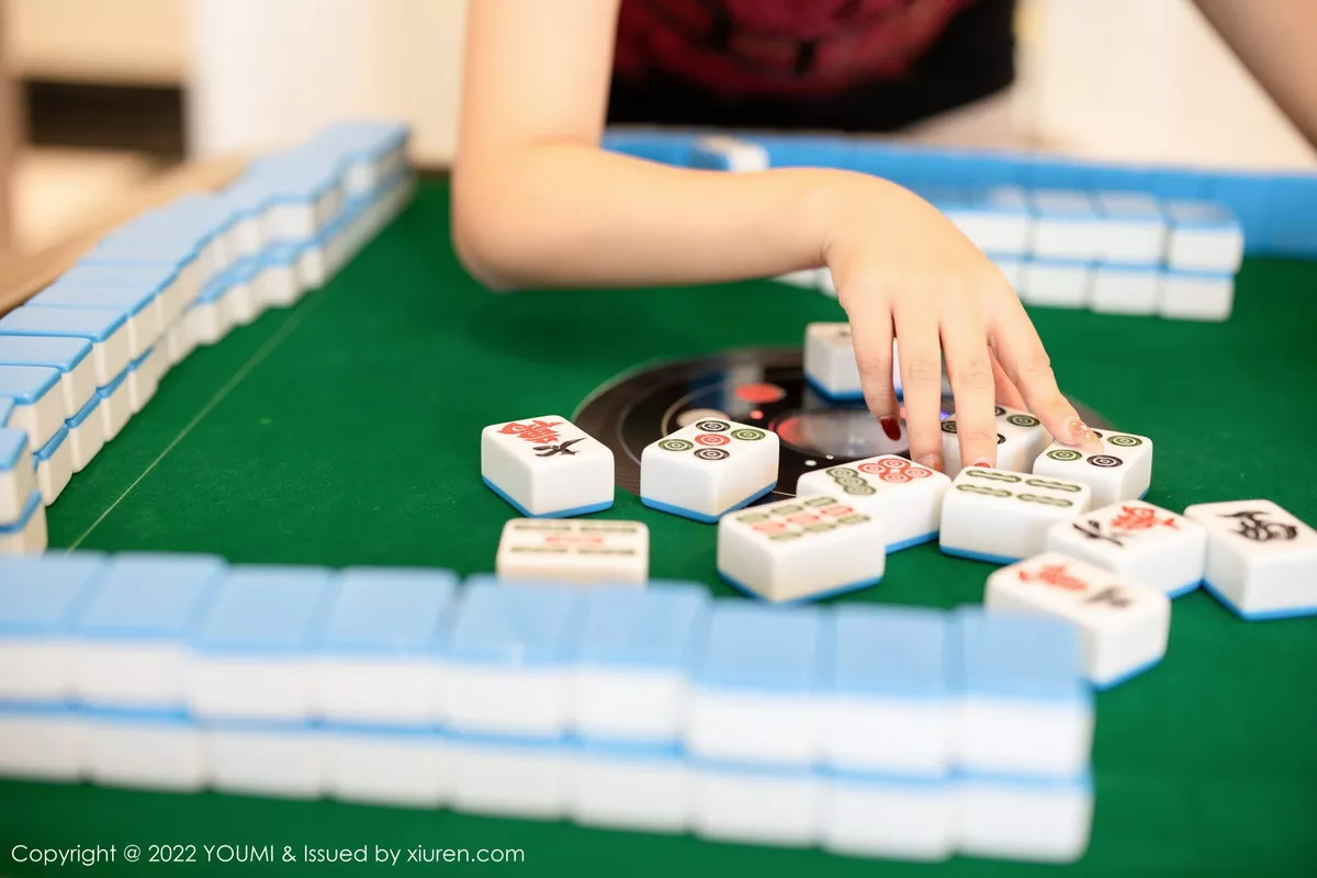 秀人集.com_[YouMi尤蜜荟]Vol.854_模特张思允Nice西双版纳旅拍脱吊带裙露黑色蕾丝内衣诱惑写真82P