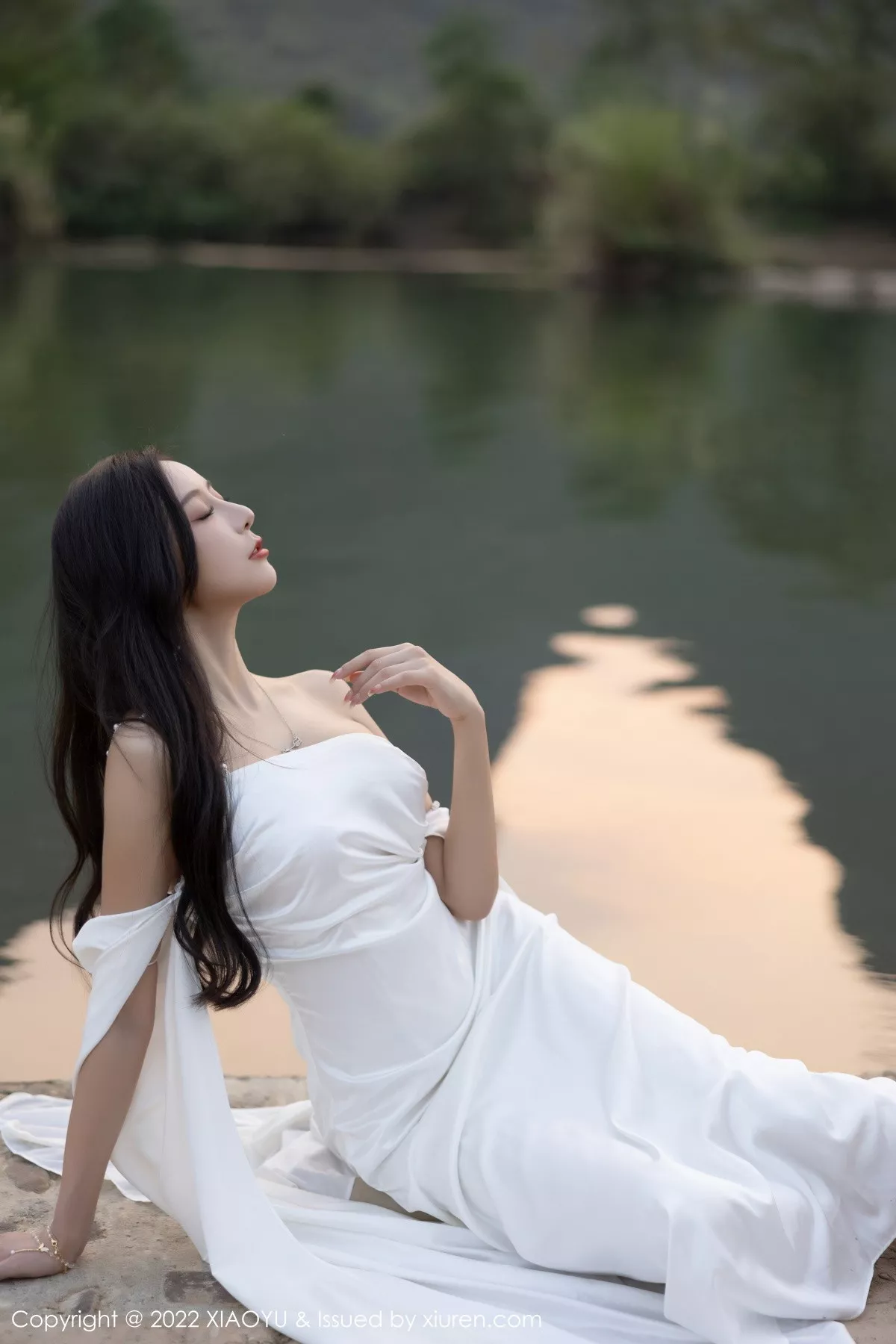 秀人集.com_[XiaoYu画语界]Vol.884_女神王馨瑶yanni杭州旅拍户外白色蕾丝内衣配白色丝袜诱惑写真87P