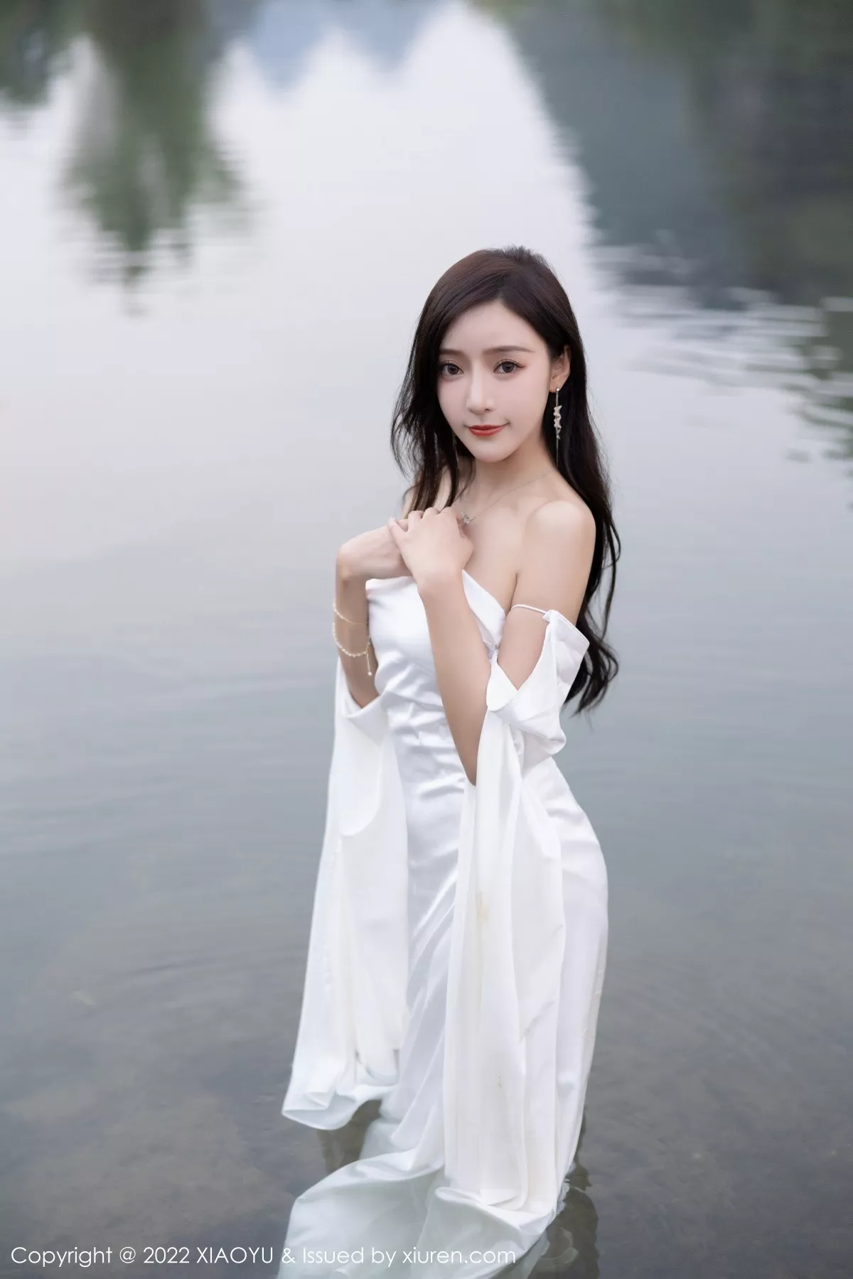 秀人集.com_[XiaoYu画语界]Vol.884_女神王馨瑶yanni杭州旅拍户外白色蕾丝内衣配白色丝袜诱惑写真87P