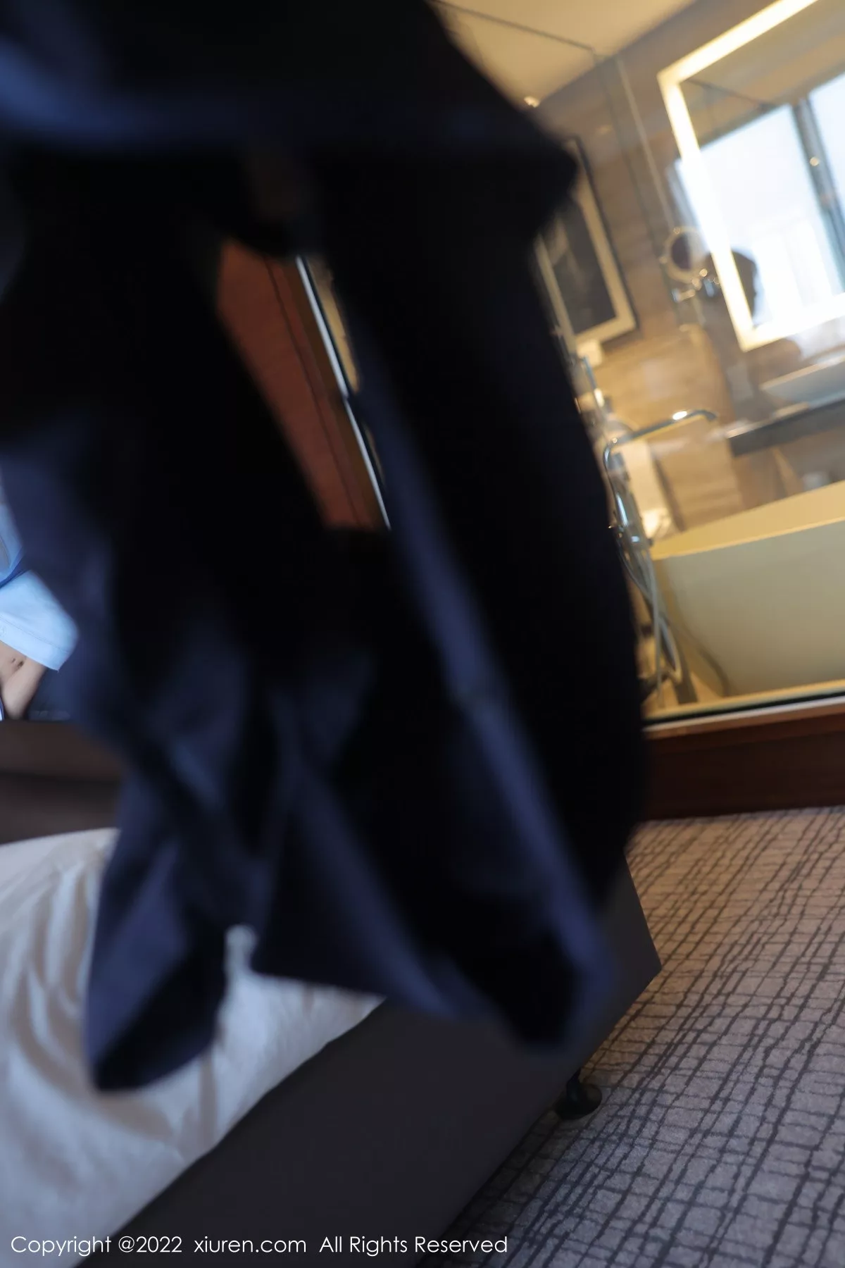 秀人集.com_[XiuRen秀人网]No.5727_模特宋愉愉脱性感深蓝短裙制服露蕾丝内衣配超薄黑丝诱惑写真85P