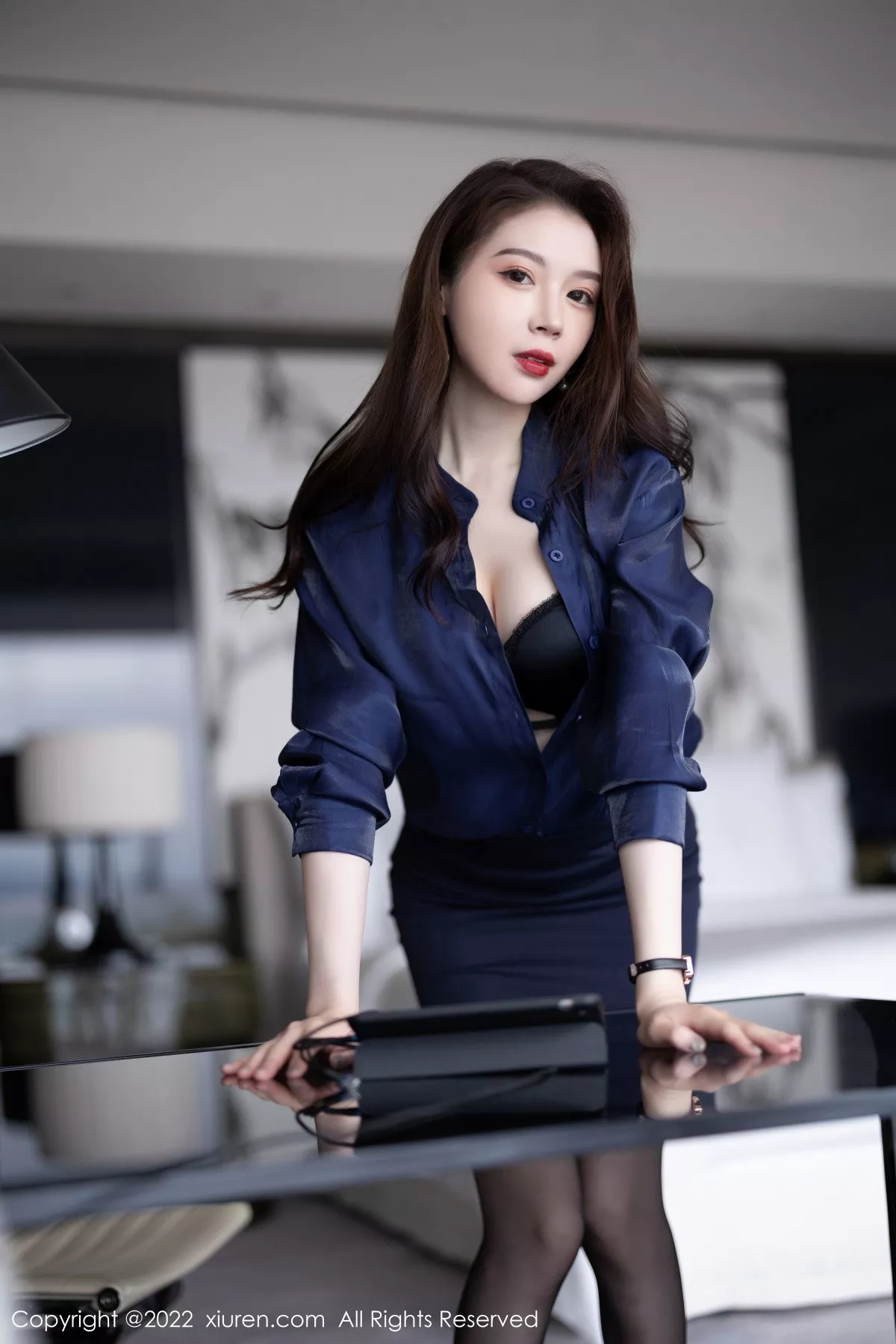 秀人集.com_[XiuRen秀人网]No.5729_模特梦心玥心愿旅拍脱深蓝上衣露性感内衣配超薄黑丝诱惑写真91P