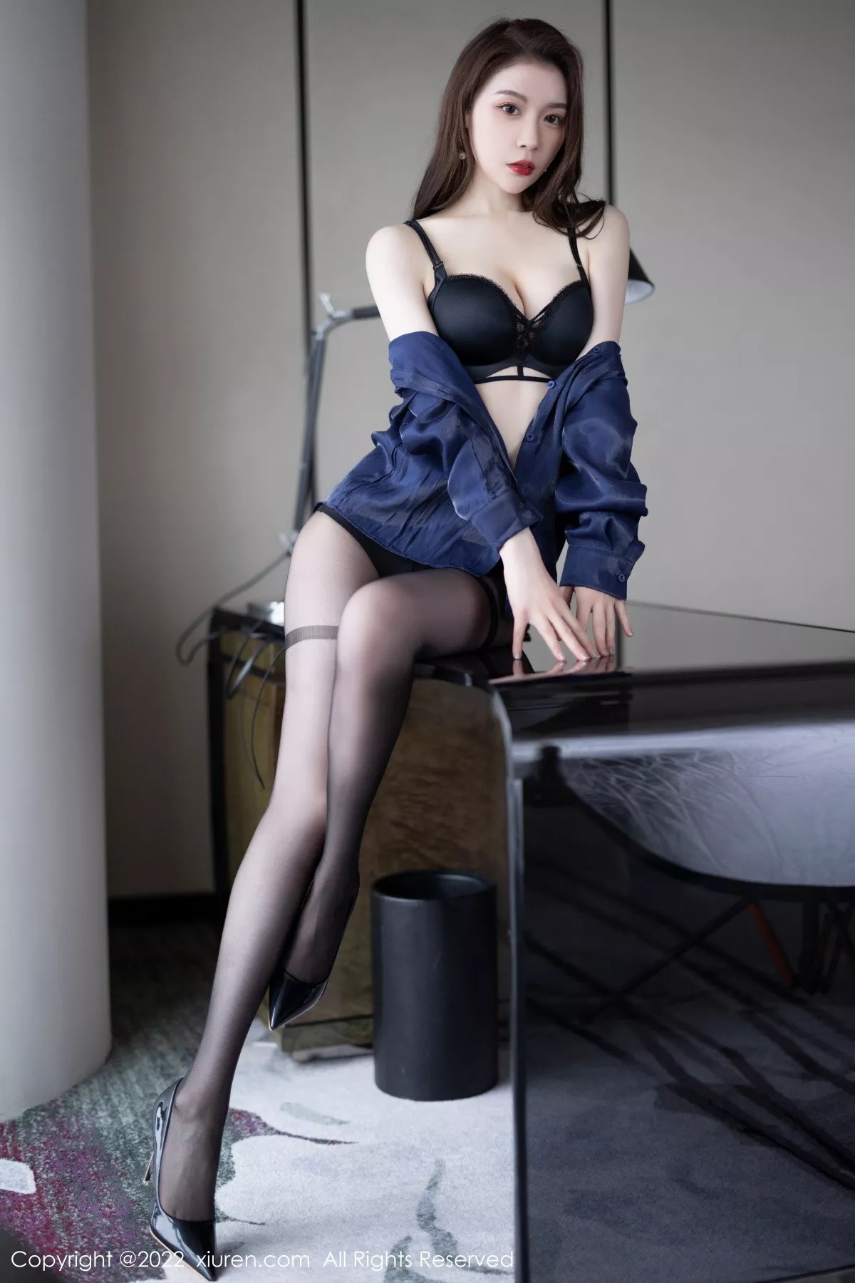 秀人集.com_[XiuRen秀人网]No.5729_模特梦心玥心愿旅拍脱深蓝上衣露性感内衣配超薄黑丝诱惑写真91P