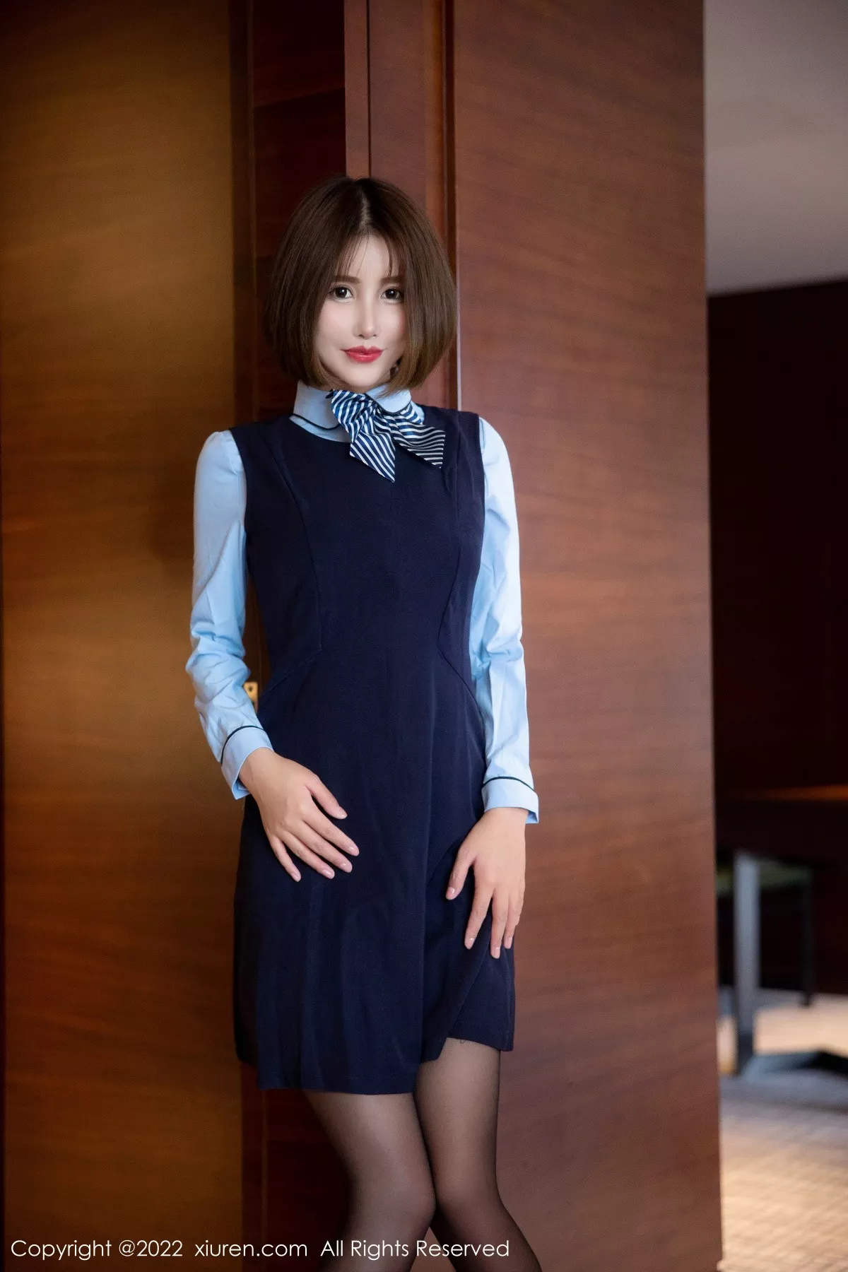 秀人集.com_[XiuRen秀人网]No.5727_模特宋愉愉脱性感深蓝短裙制服露蕾丝内衣配超薄黑丝诱惑写真85P