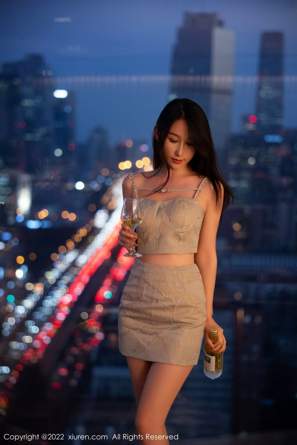 秀人集.com_[XiuRen秀人网]No.5734_新人模特薇薇酱都市丽人脱白色套装露红色蕾丝内衣撩人诱惑写真87P