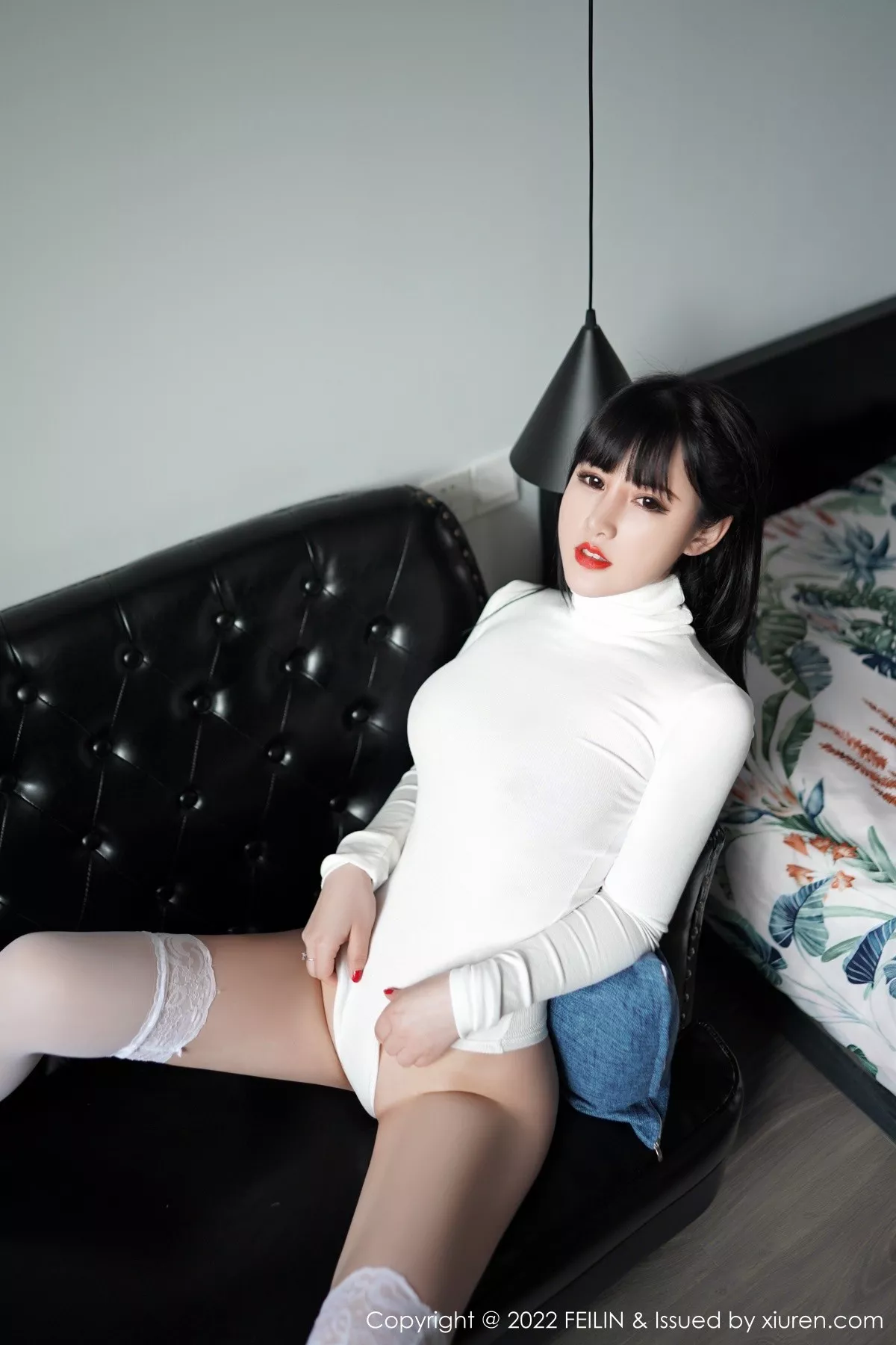 秀人集.com_[FeiLin嗲囡囡]VOL.457_模特诗诗kiki白色收身开叉服+红色蕾丝内衣秀完美身材诱惑写真81P