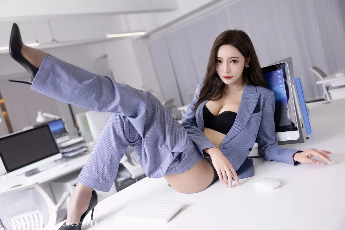 秀人集.com_[XiuRen秀人网]No.5629_女神王馨瑶yanni私房脱蓝灰职业装露性感黑色内衣丰满诱惑写真82P