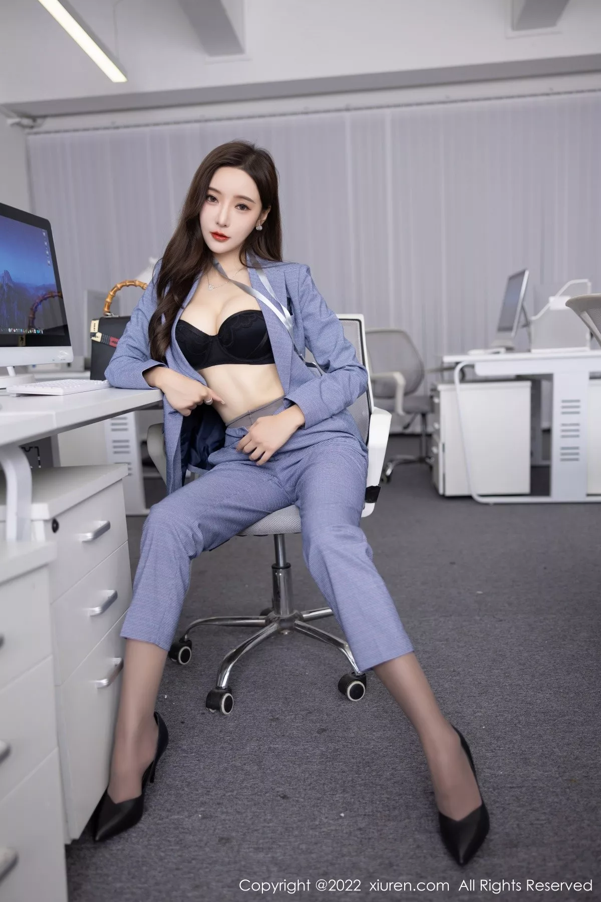 秀人集.com_[XiuRen秀人网]No.5629_女神王馨瑶yanni私房脱蓝灰职业装露性感黑色内衣丰满诱惑写真82P