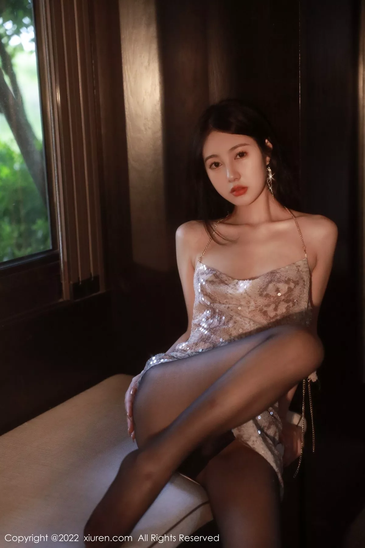 秀人集.com_[XiuRen秀人网]No.5632_模特谢晚晚性感浅色闪亮吊带裙配超薄黑丝秀完美身材诱惑写真91P