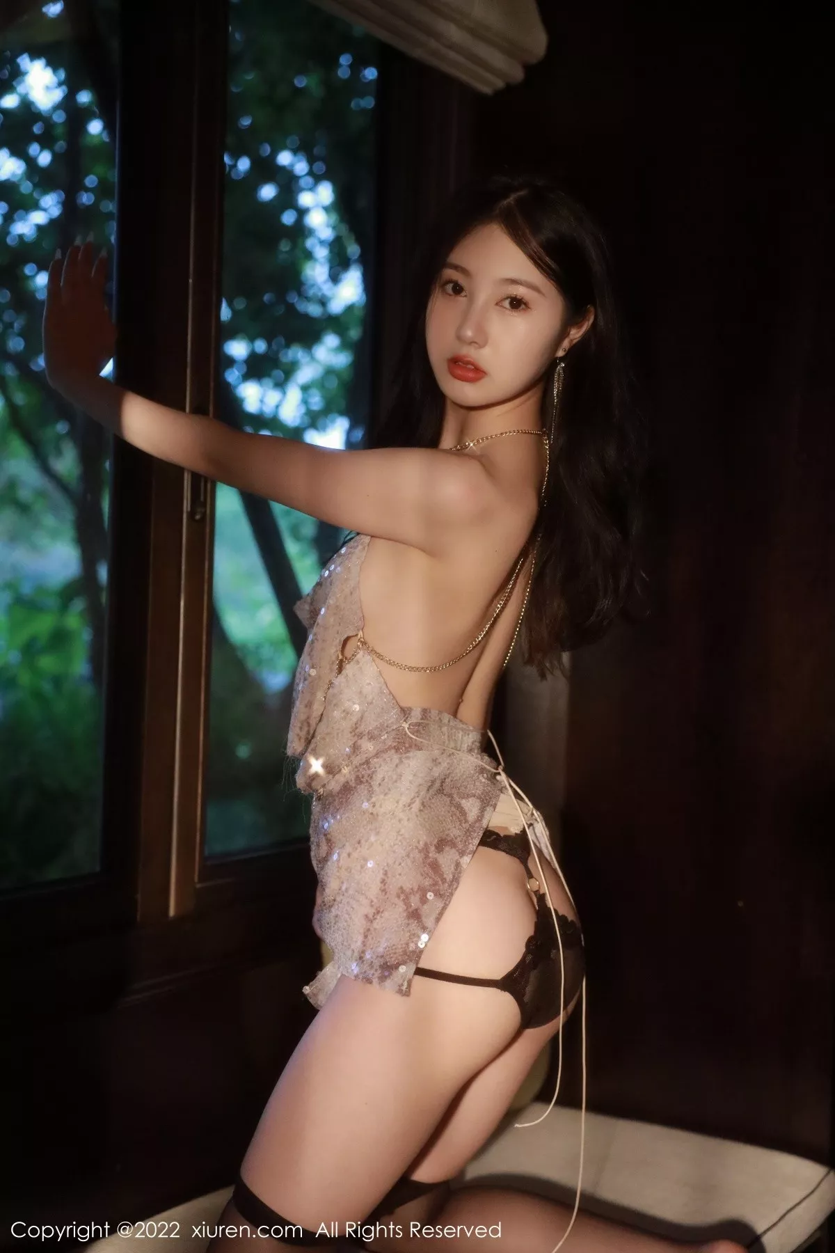秀人集.com_[XiuRen秀人网]No.5632_模特谢晚晚性感浅色闪亮吊带裙配超薄黑丝秀完美身材诱惑写真91P