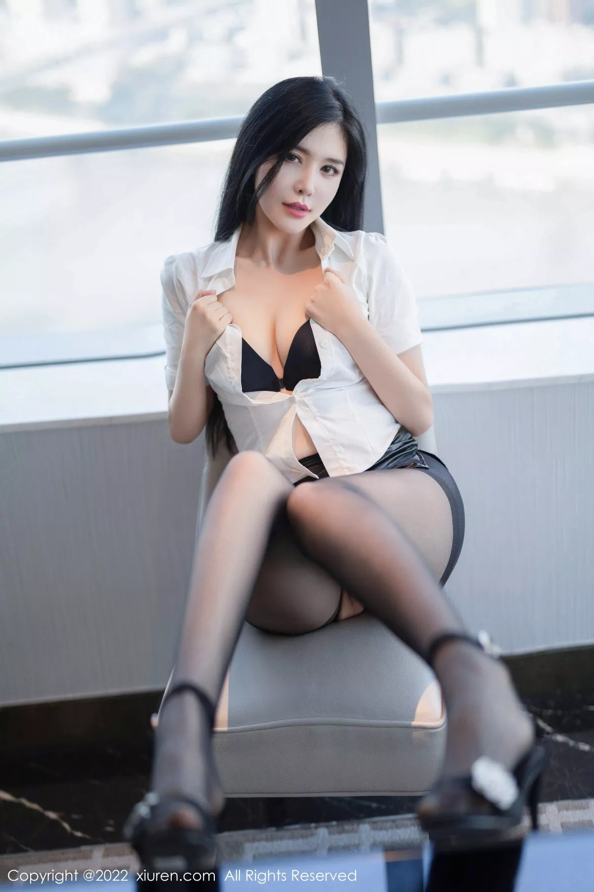 秀人集.com_[XiuRen秀人网]No.5635_女神刘钰儿成都旅拍性感白T配黑短裙露开档黑丝极致魅惑写真74P