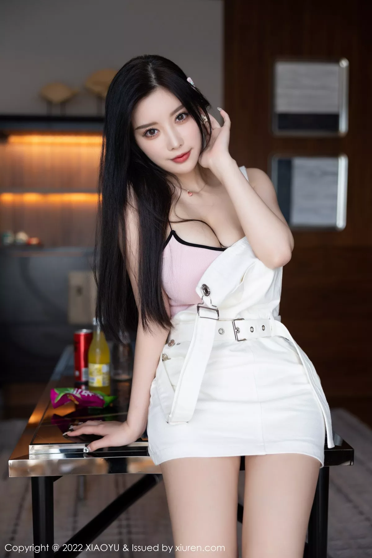 秀人集.com_[XiaoYu画语界]Vol.887_女神杨晨晨Yome杭州旅拍性感白色背带短裙露粉色内衣诱惑写真87P