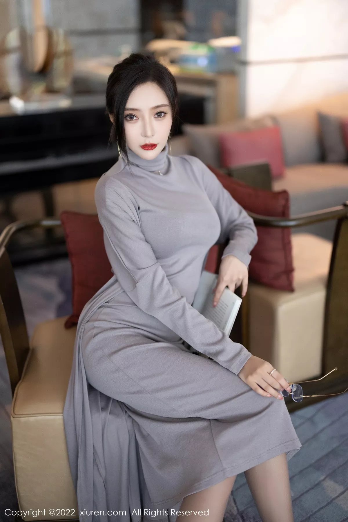 秀人集.com_[XiuRen秀人网]No.5745_女神王馨瑶yanni女学者的反转主题典雅灰色长裙性感迷人写真84P