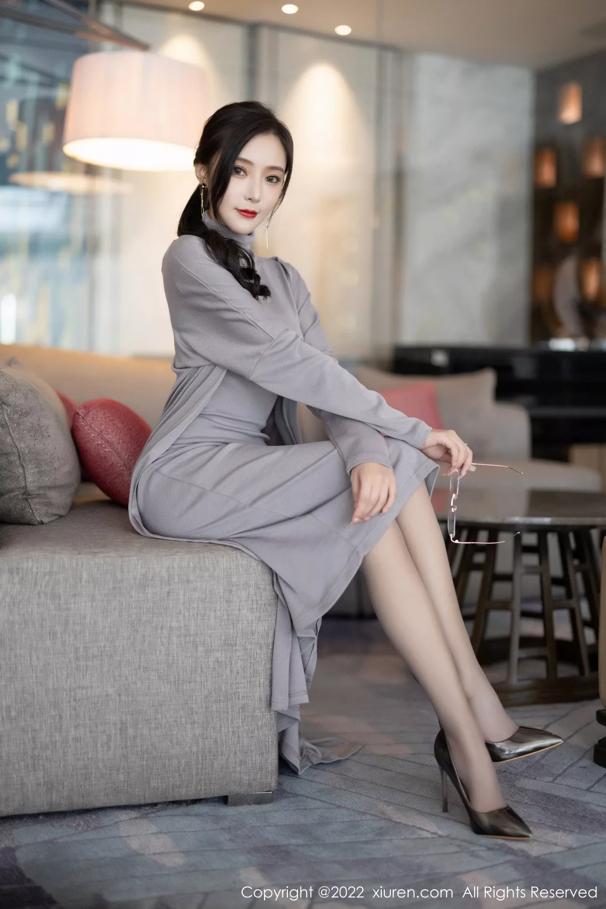 秀人集.com_[XiuRen秀人网]No.5745_女神王馨瑶yanni女学者的反转主题典雅灰色长裙性感迷人写真84P