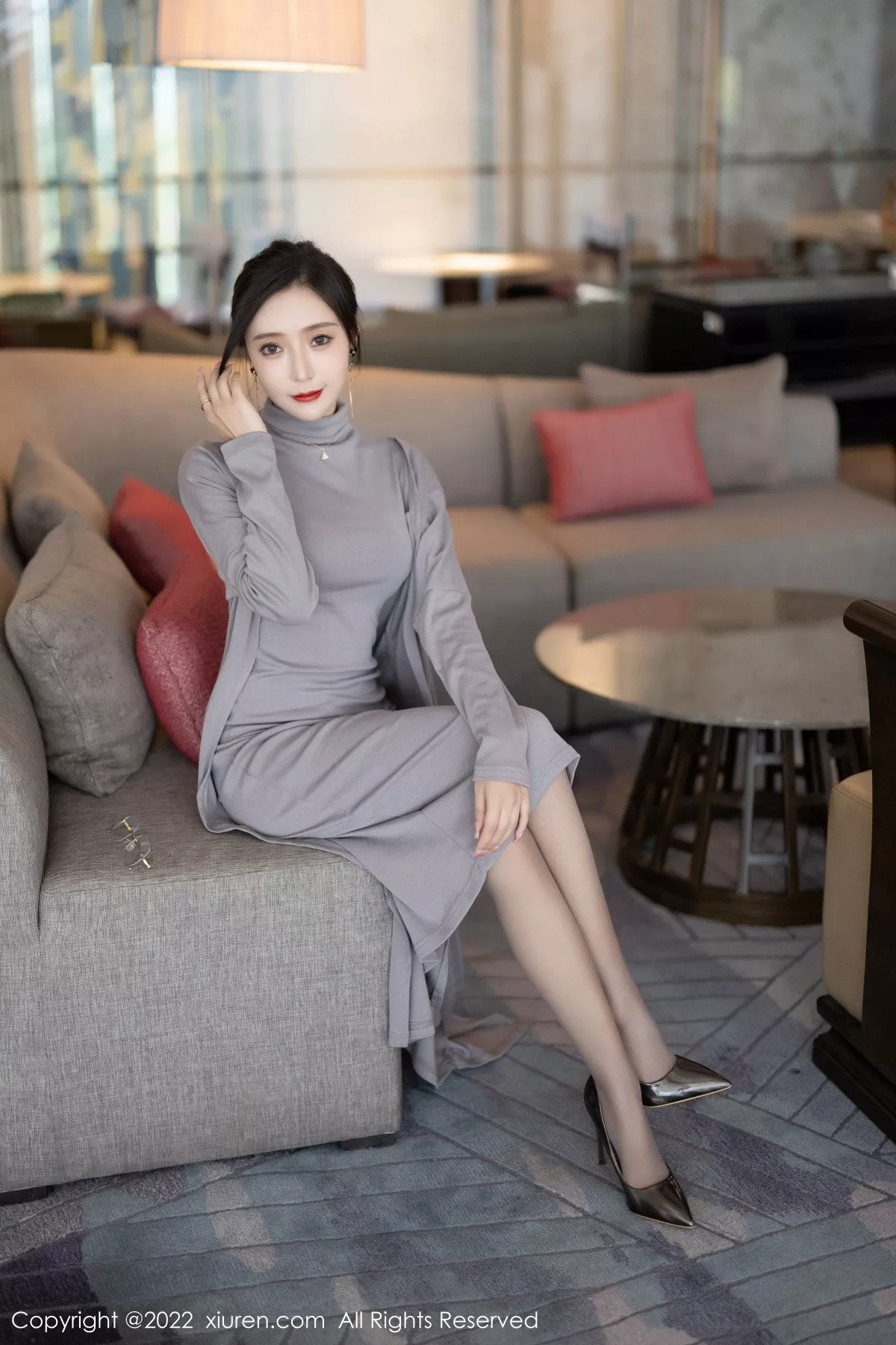 秀人集.com_[XiuRen秀人网]No.5745_女神王馨瑶yanni女学者的反转主题典雅灰色长裙性感迷人写真84P