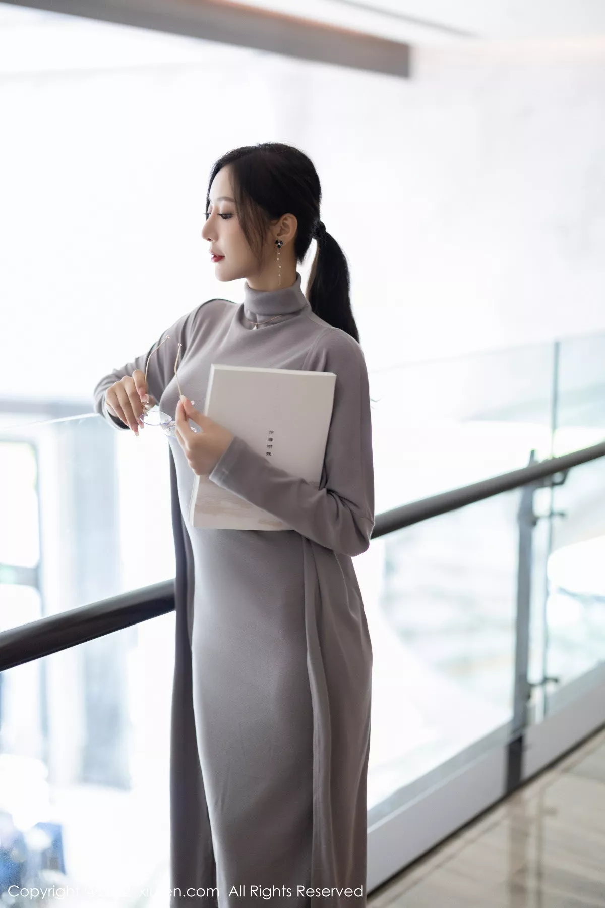 秀人集.com_[XiuRen秀人网]No.5745_女神王馨瑶yanni女学者的反转主题典雅灰色长裙性感迷人写真84P