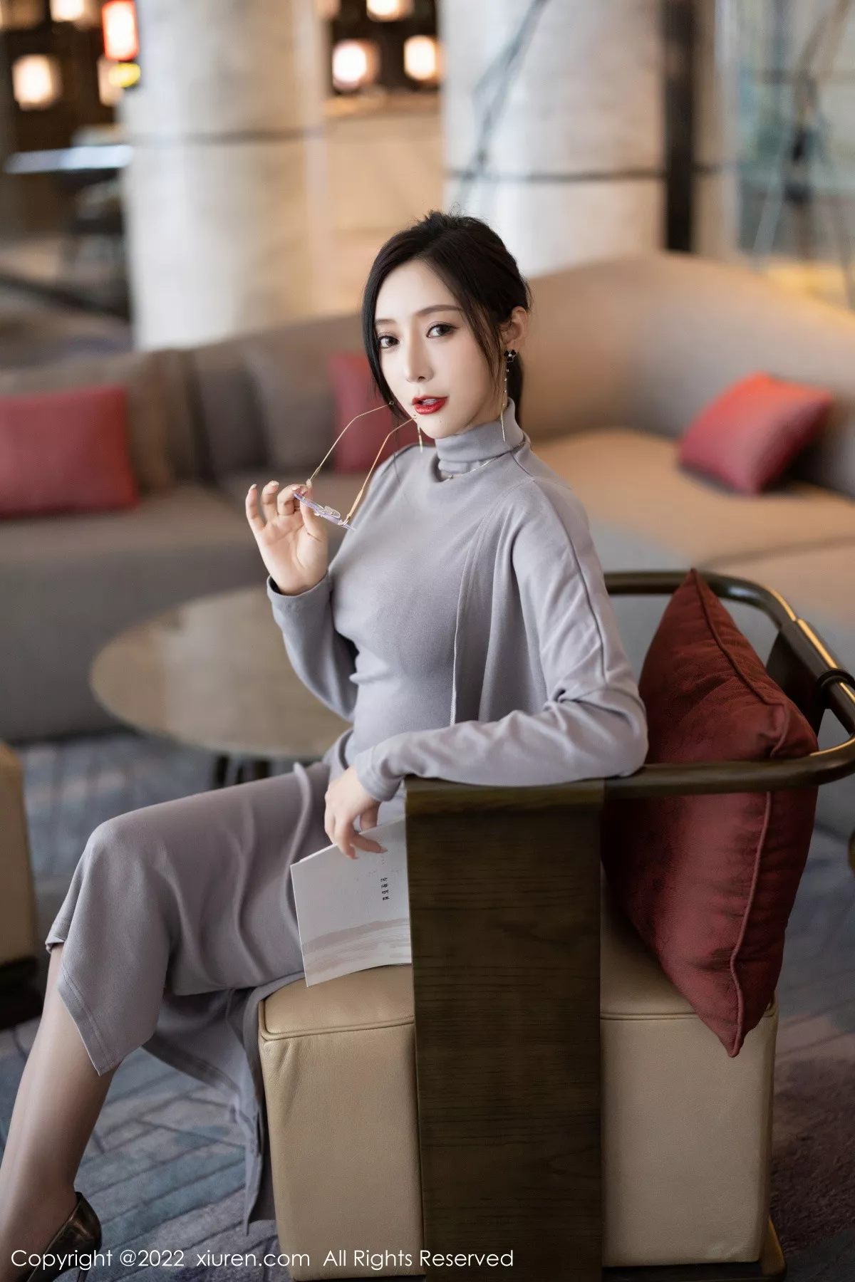 秀人集.com_[XiuRen秀人网]No.5745_女神王馨瑶yanni女学者的反转主题典雅灰色长裙性感迷人写真84P