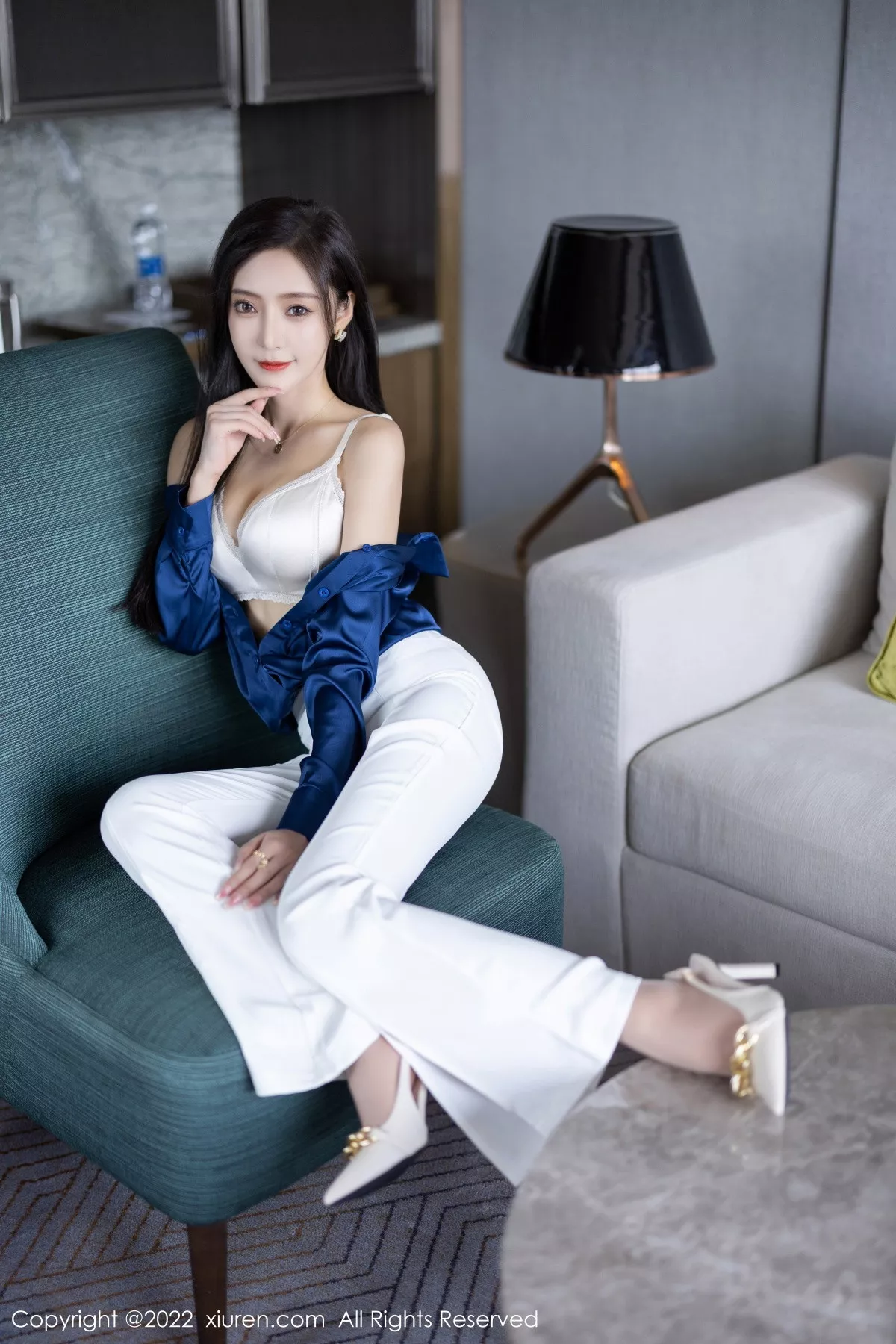 秀人集.com_[XiuRen秀人网]No.5790_女神王馨瑶yanni蓝色上衣配白长裤半脱露性感内衣迷人诱惑写真90P