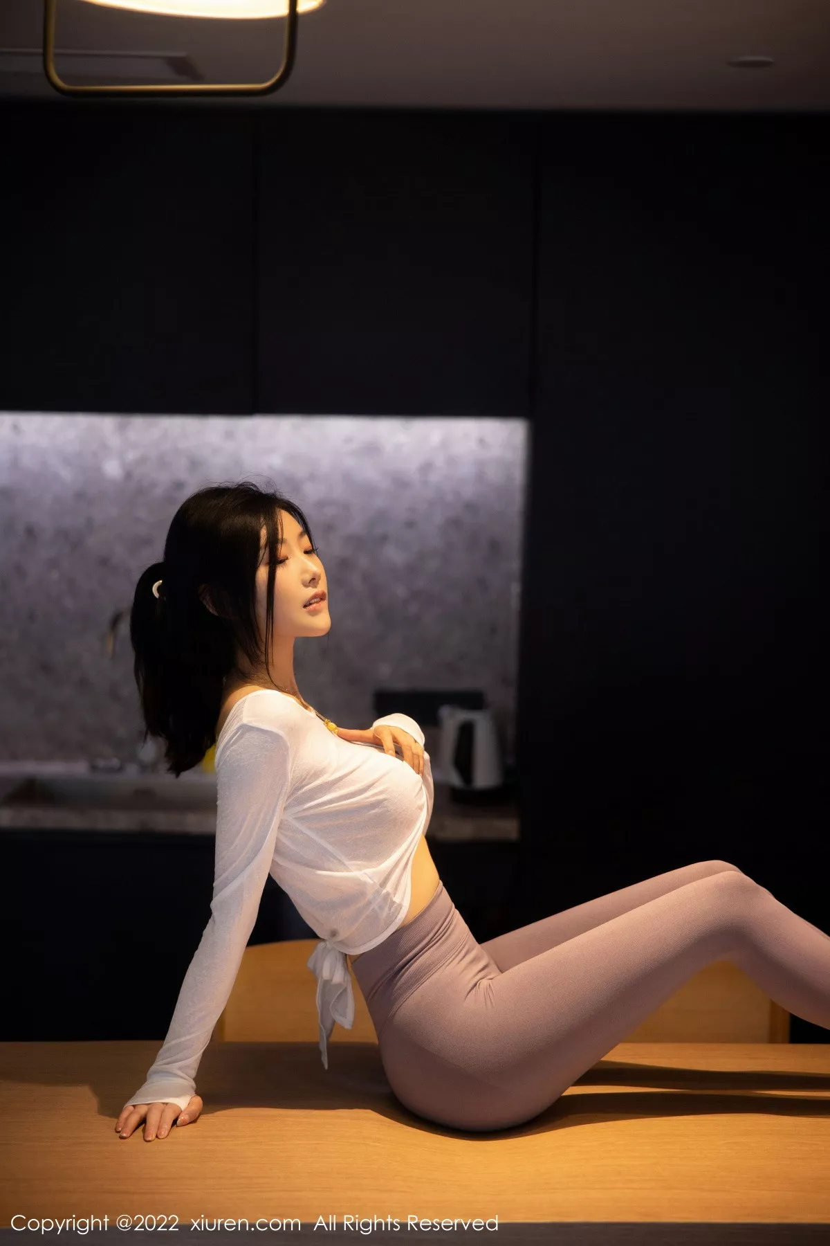 秀人集.com_[XiuRen秀人网]No.5799_新人模特苏苏阿白上衣配灰色瑜伽裤秀曼妙绝美姿态撩人诱惑写真93P