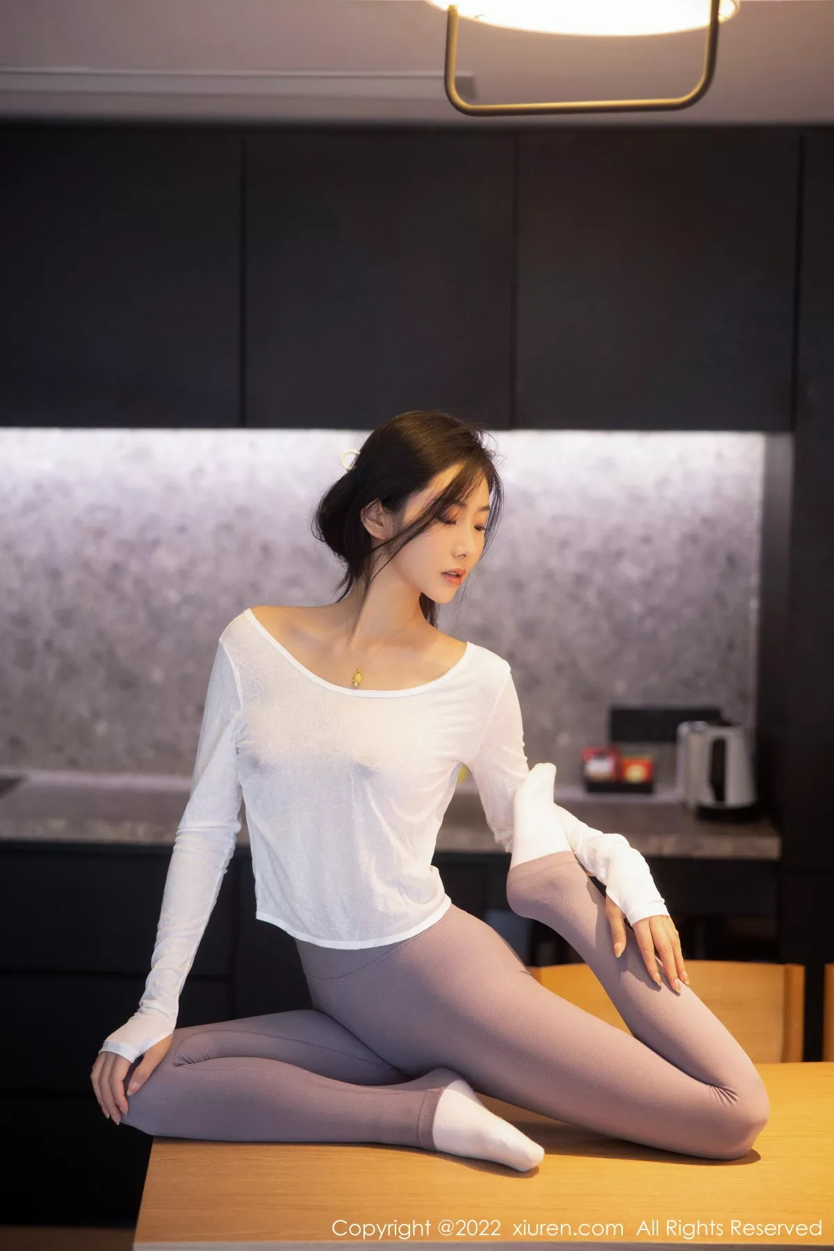 秀人集.com_[XiuRen秀人网]No.5799_新人模特苏苏阿白上衣配灰色瑜伽裤秀曼妙绝美姿态撩人诱惑写真93P