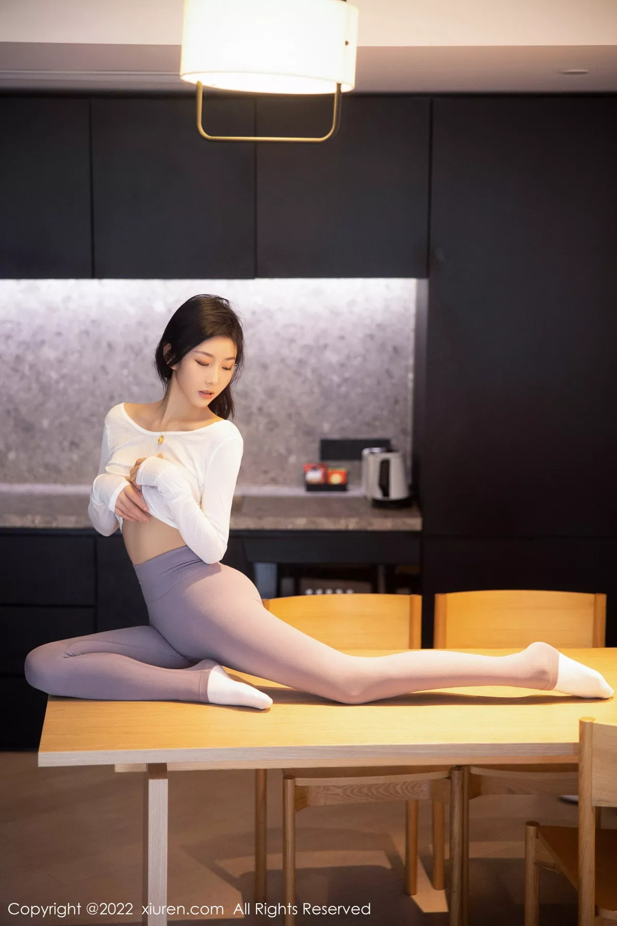 秀人集.com_[XiuRen秀人网]No.5799_新人模特苏苏阿白上衣配灰色瑜伽裤秀曼妙绝美姿态撩人诱惑写真93P