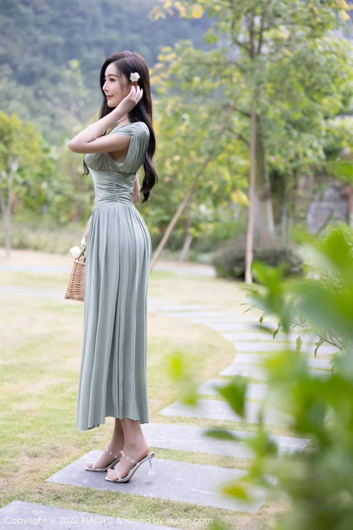 秀人集.com_[XiaoYu画语界]Vol.896_女神王馨瑶yanni杭州旅拍灰绿色连衣裙+白色比基尼迷人诱惑写真93P