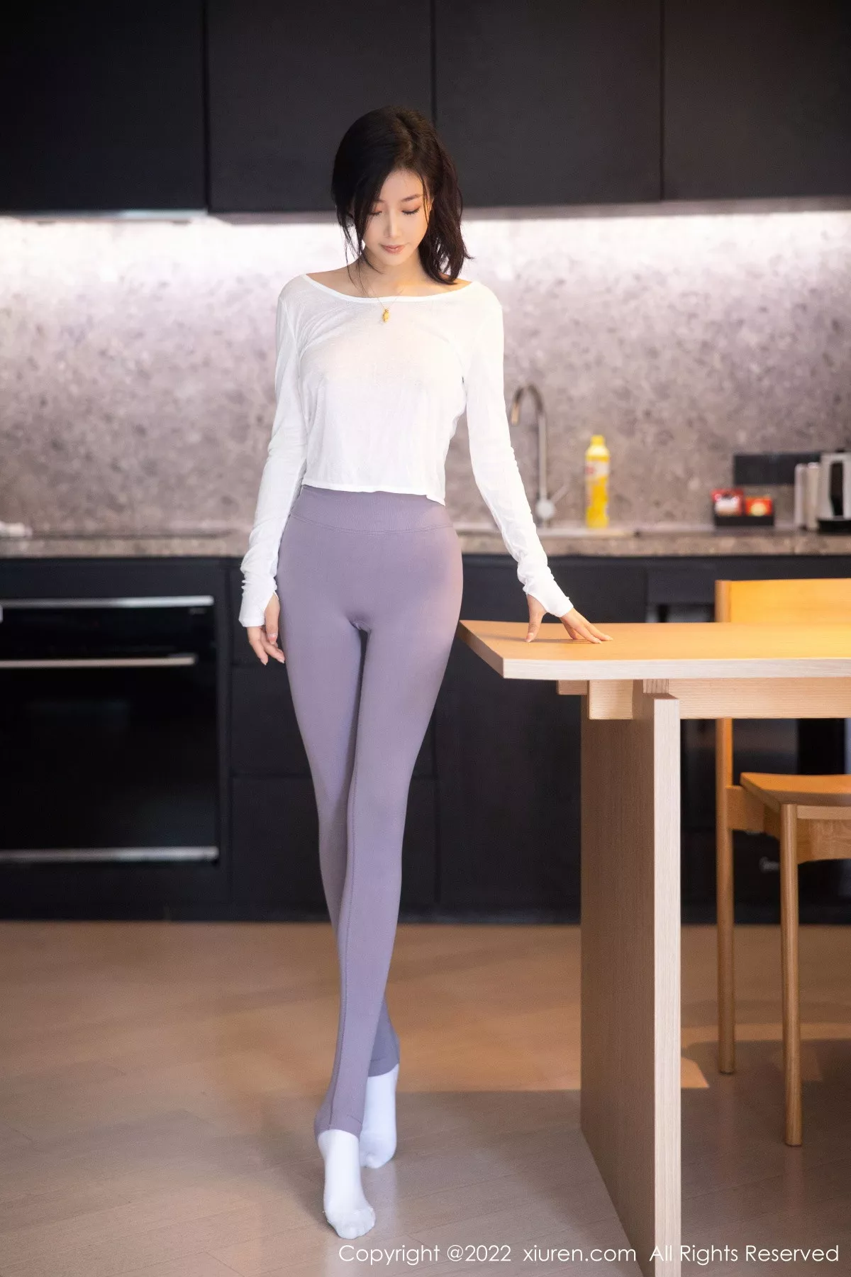 秀人集.com_[XiuRen秀人网]No.5799_新人模特苏苏阿白上衣配灰色瑜伽裤秀曼妙绝美姿态撩人诱惑写真93P