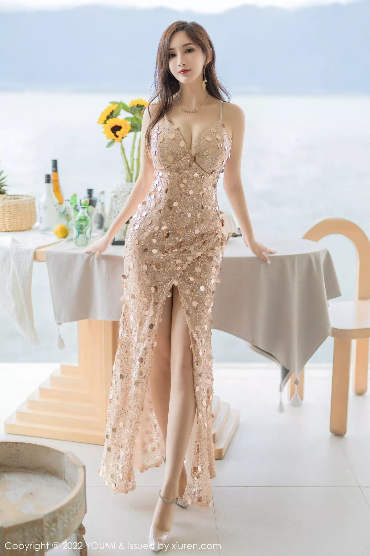 秀人集.com_[YouMi尤蜜荟]Vol.861_女神奶瓶土肥圆大理旅拍浅色闪亮吊带长裙秀完美身材诱惑写真78P