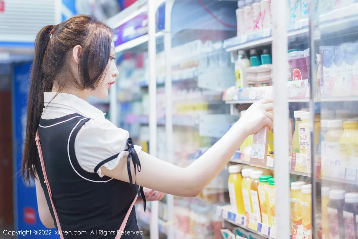 秀人集.com_[XiuRen秀人网]No.5807_女神妲己_Toxic十月心愿旅拍性感学妹制服露黑色内衣诱惑写真69P