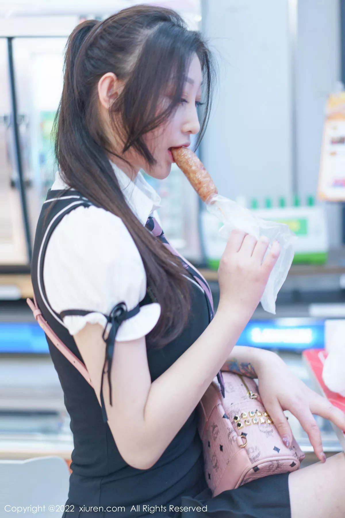 秀人集.com_[XiuRen秀人网]No.5807_女神妲己_Toxic十月心愿旅拍性感学妹制服露黑色内衣诱惑写真69P