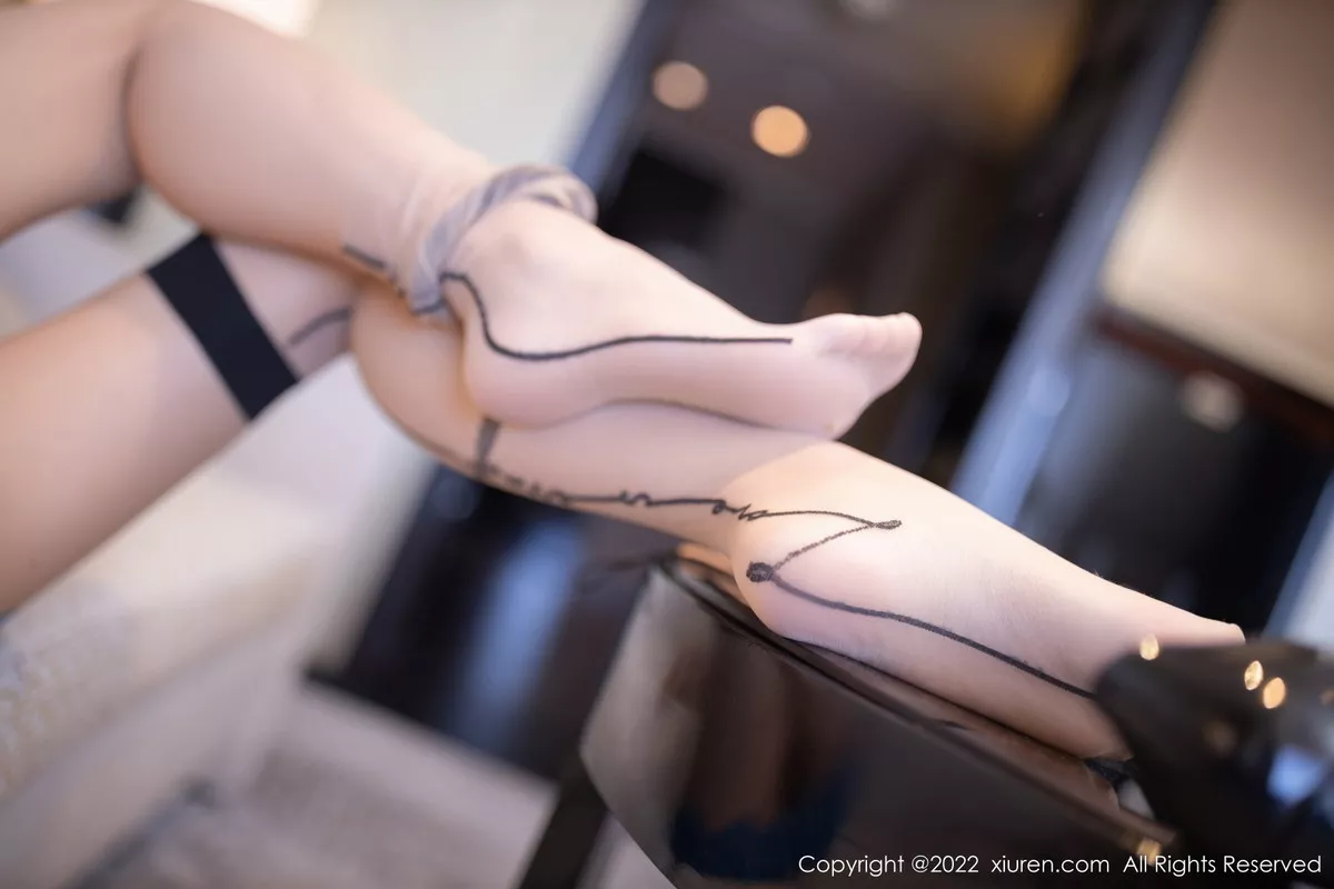 秀人集.com_[XiuRen秀人网]No.5817_模特唐安琪性感蓝色蕾丝轻透服配原色丝袜秀曼妙身姿诱惑写真76P