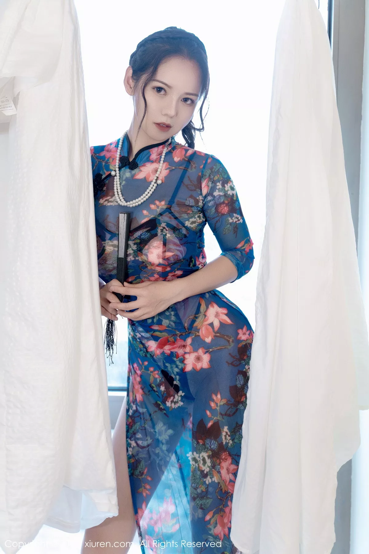 秀人集.com_[XiuRen秀人网]No.5819_模特大美妞儿私房半脱薄透旗袍露性感内衣配蕾丝肉袜诱惑写真63P