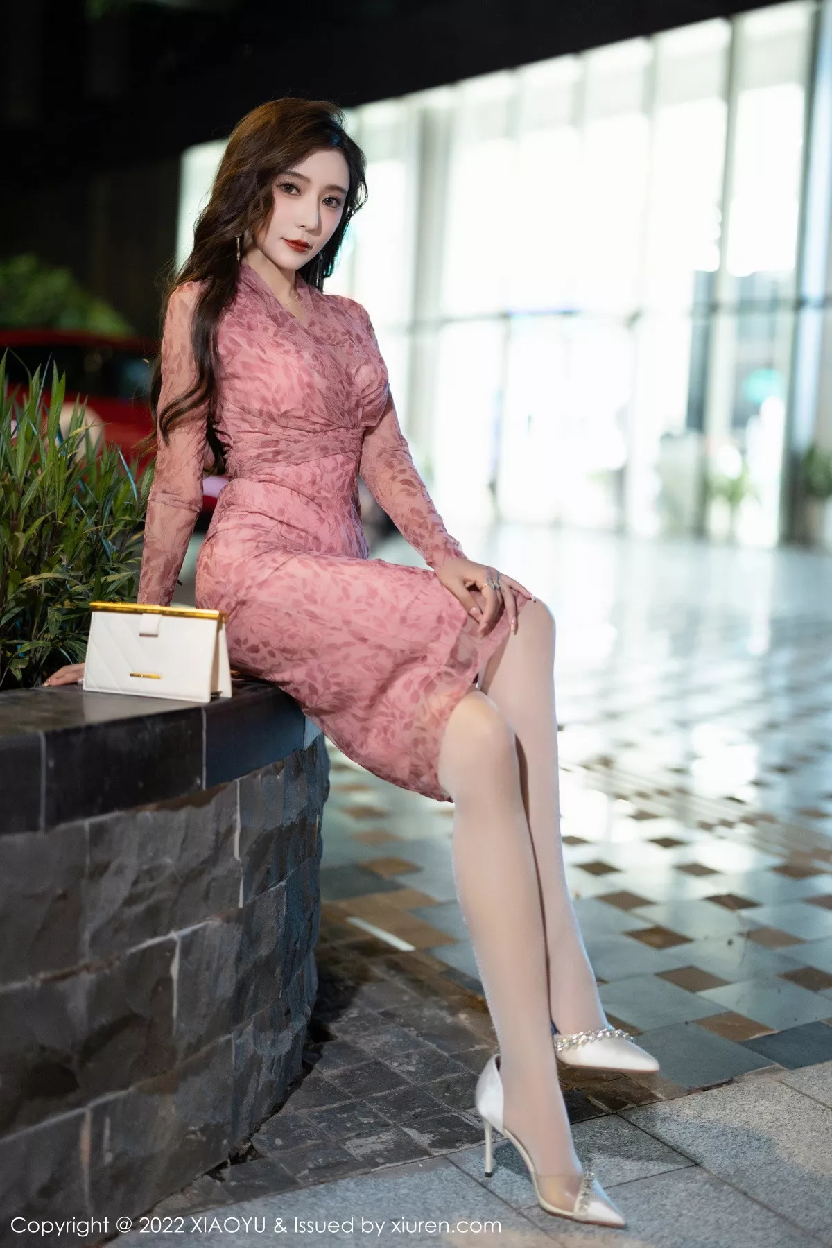 秀人集.com_[XiaoYu画语界]Vol.899_女神王馨瑶yanni脱浅红连衣短裙露白色内衣配超薄肉丝诱惑写真82P